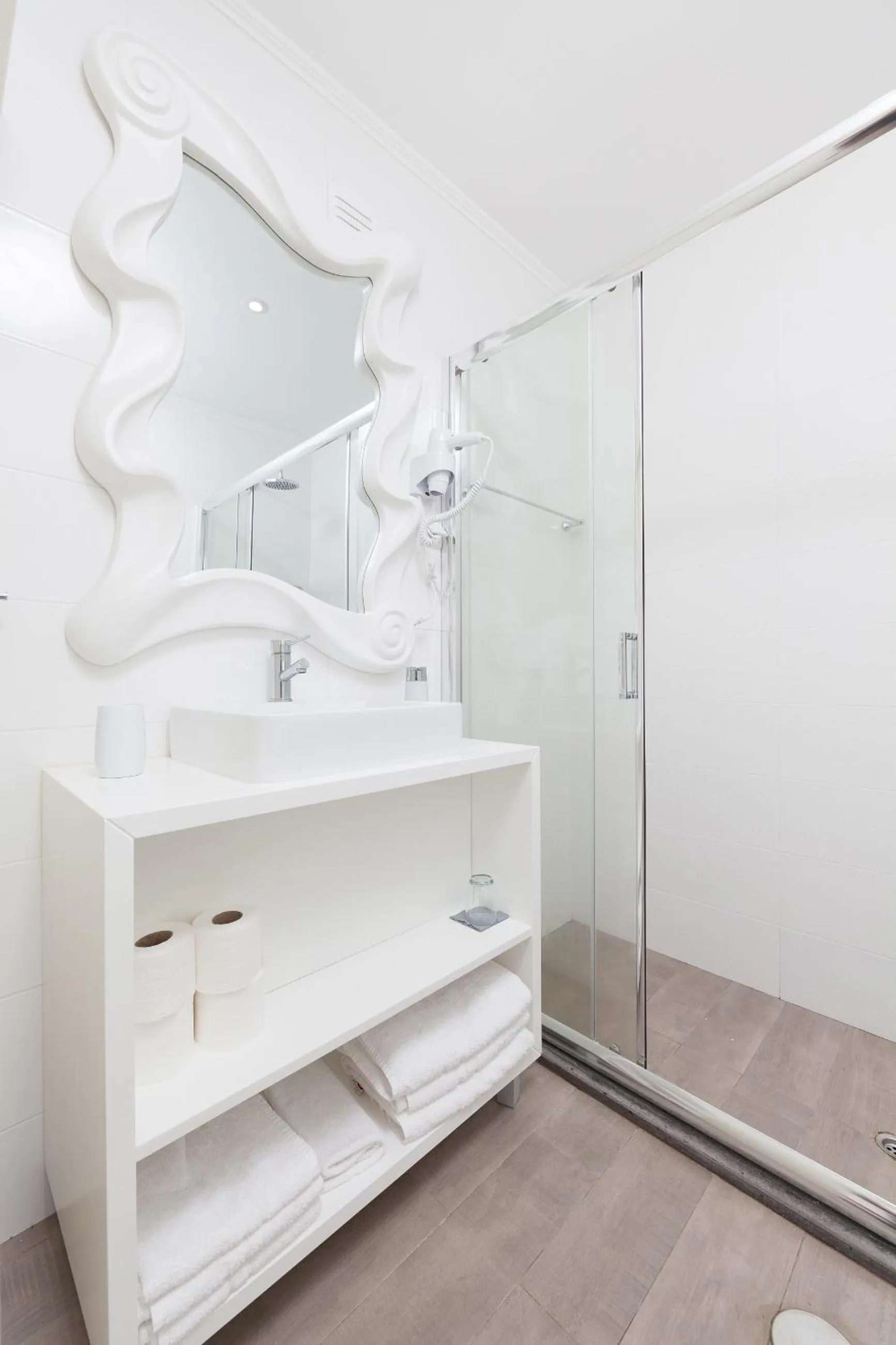 Shower in Pico Dreams