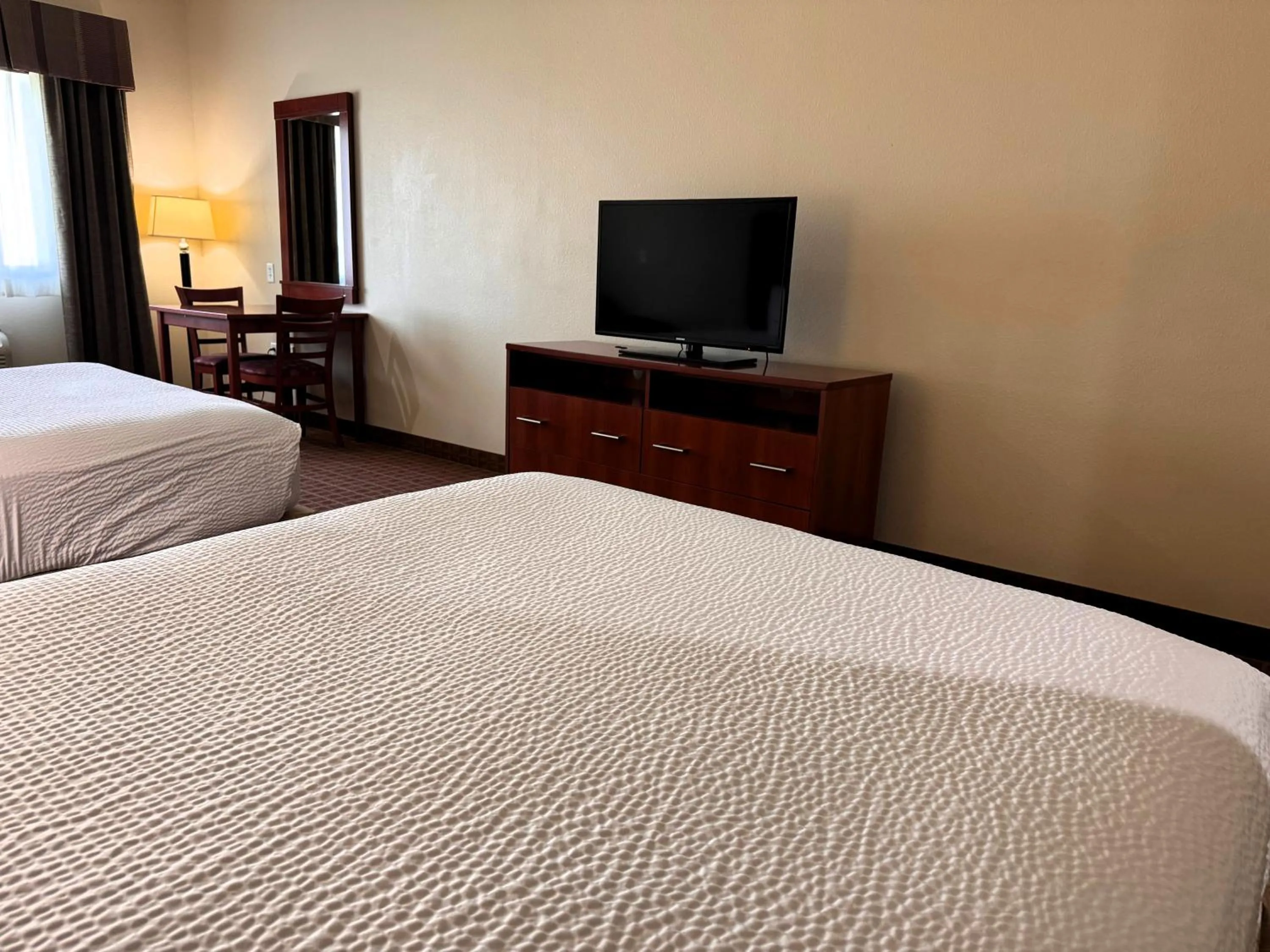 TV and multimedia, Bed in Ramada by Wyndham College Station