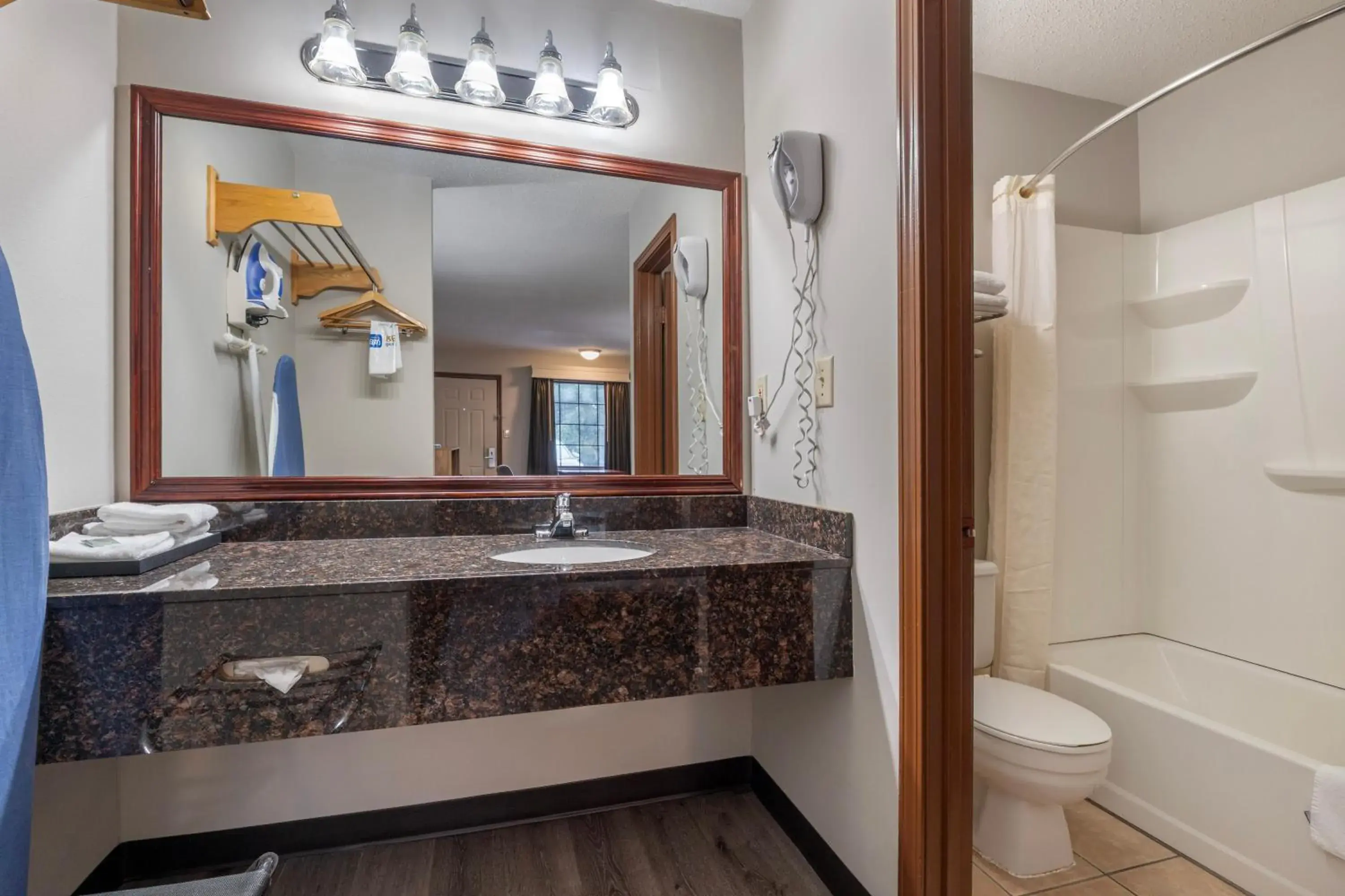 King Room - Non-Smoking in Best Western Acworth Inn King Room - Non-Smoking in Best Western Acworth Inn