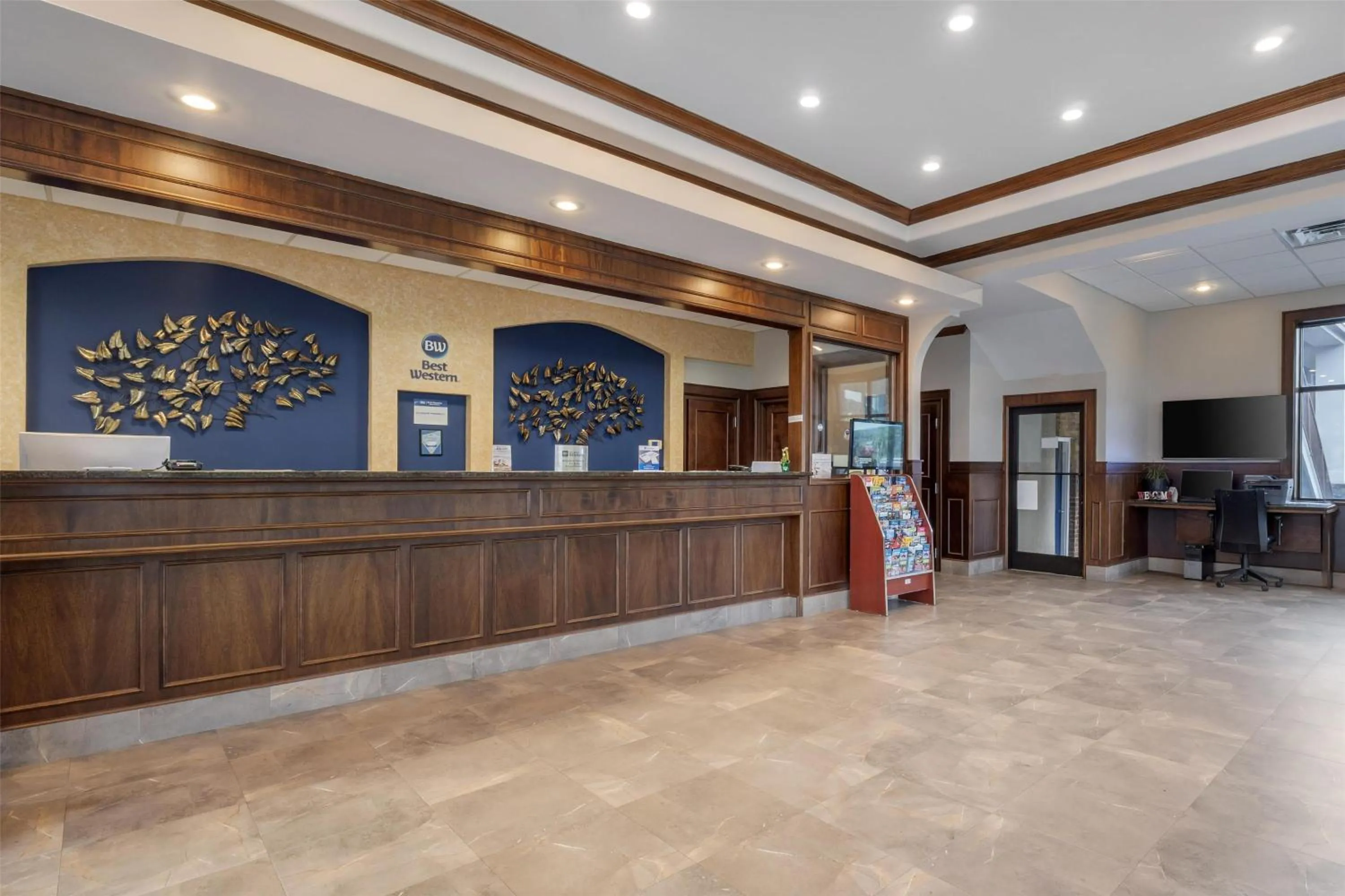 Lobby or reception in Best Western Acworth Inn