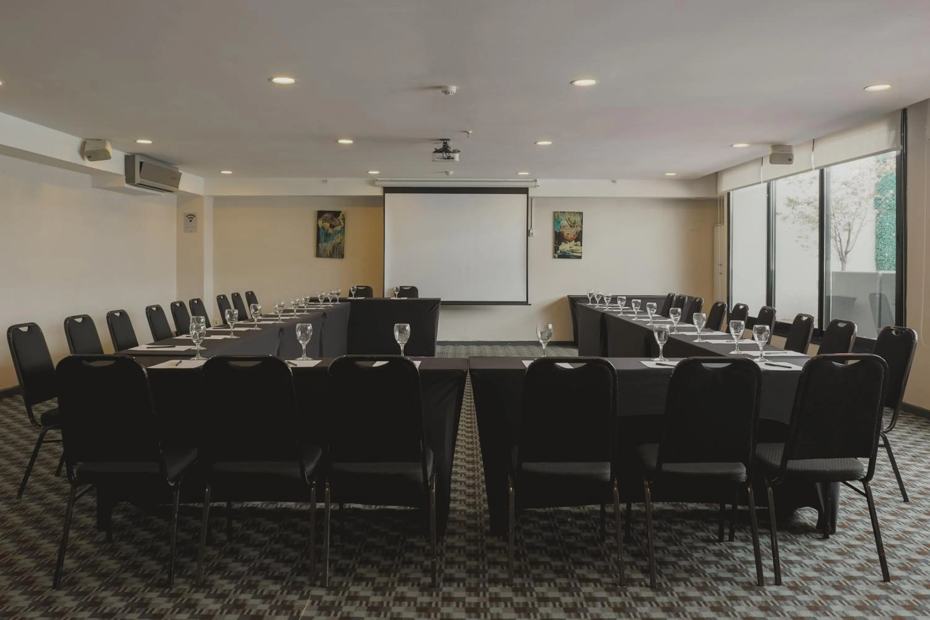 Business facilities in After Hotel Montevideo