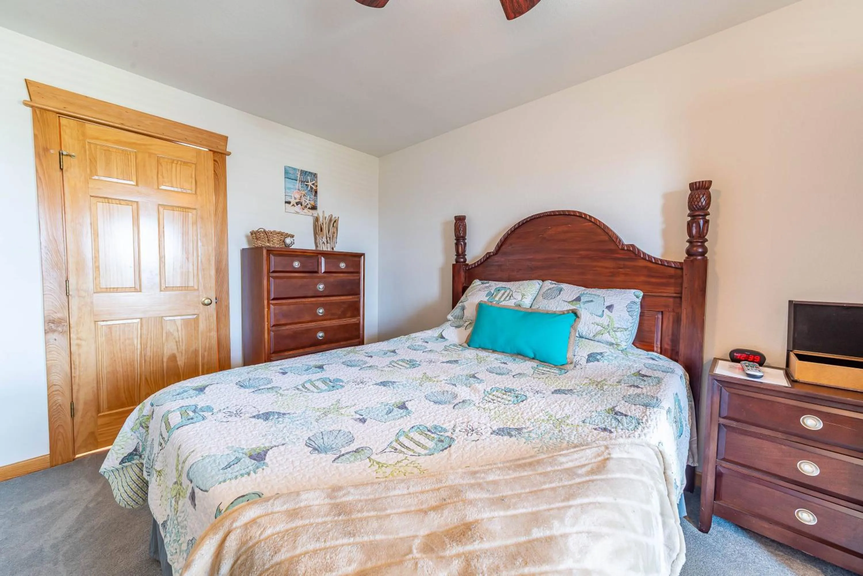Bed in Everybody Loves...Sand, Sun & Fun - KDH MP 5.5, Ocean View, 100 Yds to Beach, Pool, Fire Pit, Flex Stays