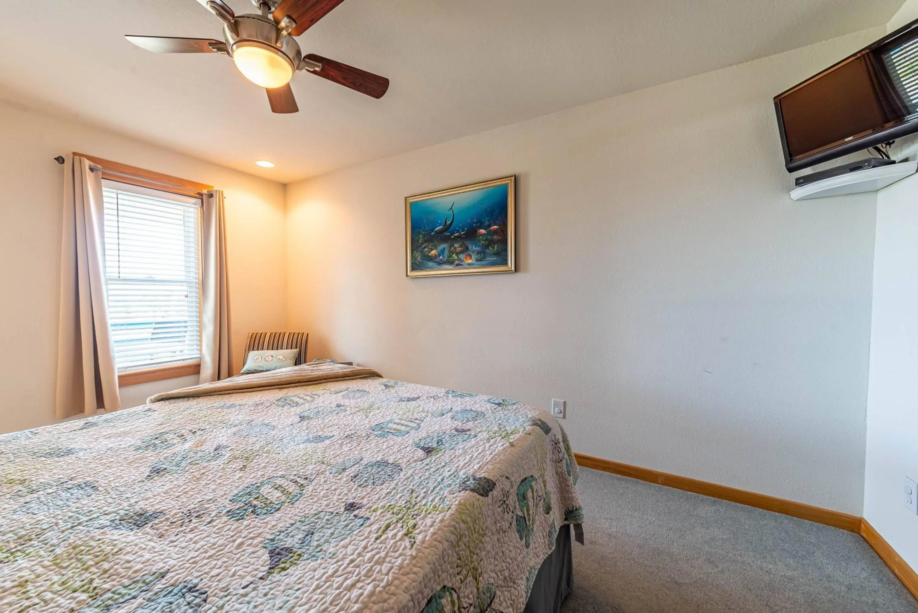 Bed in Everybody Loves...Sand, Sun & Fun - KDH MP 5.5, Ocean View, 100 Yds to Beach, Pool, Fire Pit, Flex Stays