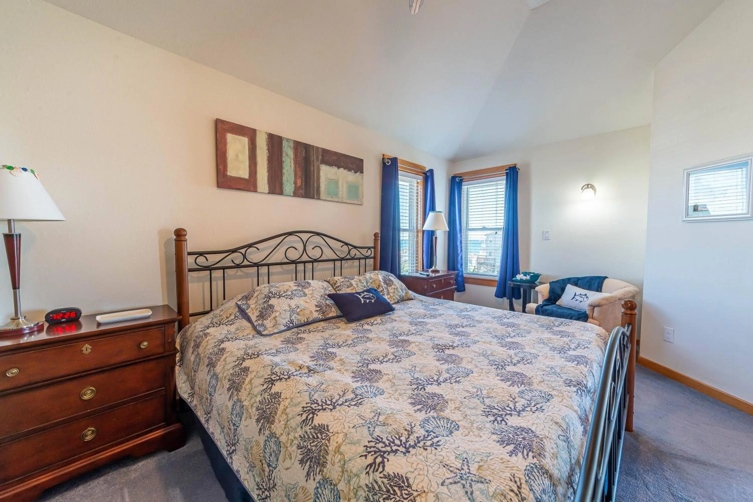 Bed in Everybody Loves...Sand, Sun & Fun - KDH MP 5.5, Ocean View, 100 Yds to Beach, Pool, Fire Pit, Flex Stays