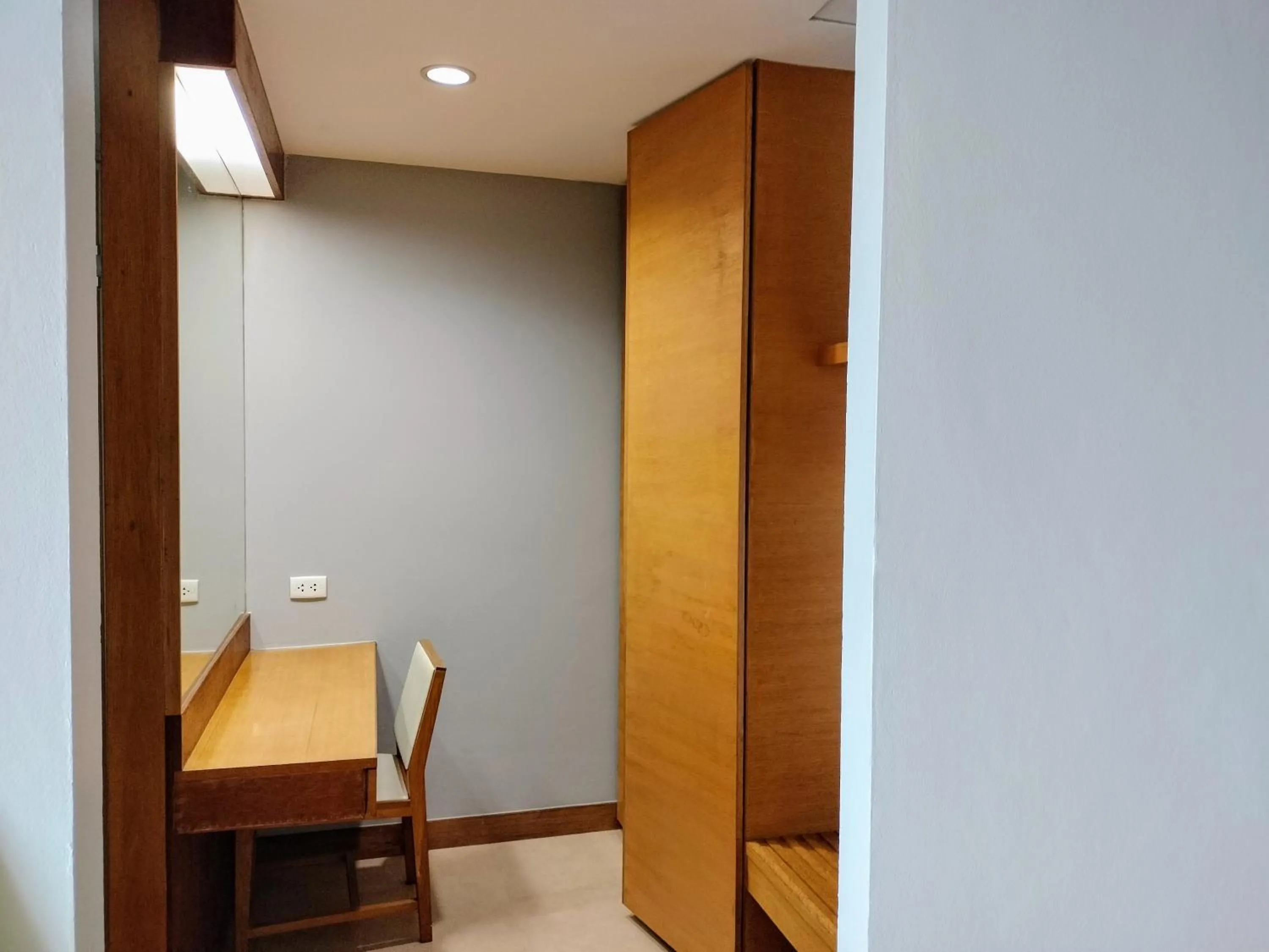 wardrobe in Chang Buri Resort & Koh Chang Hillside