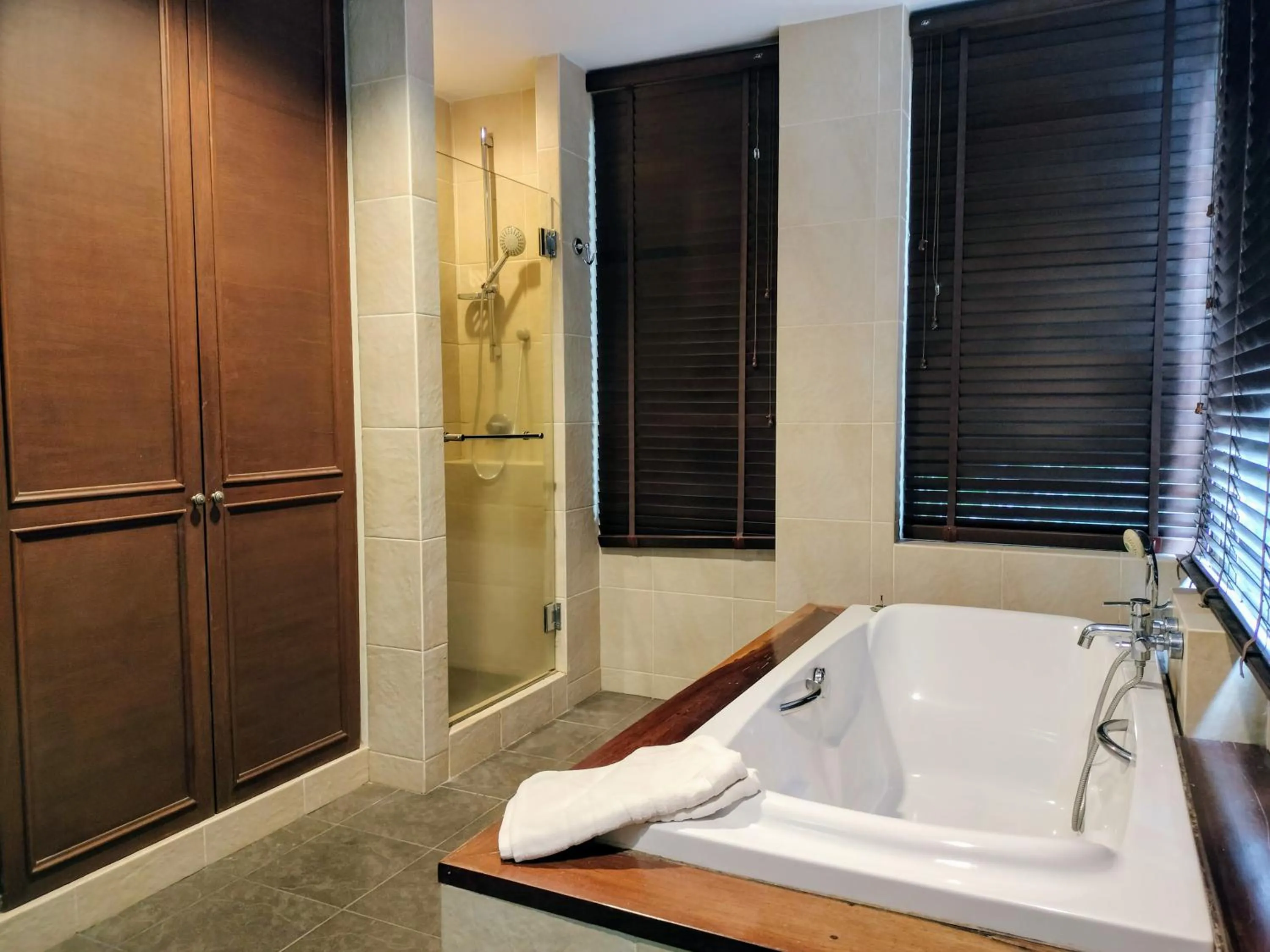 Shower in Chang Buri Resort & Koh Chang Hillside