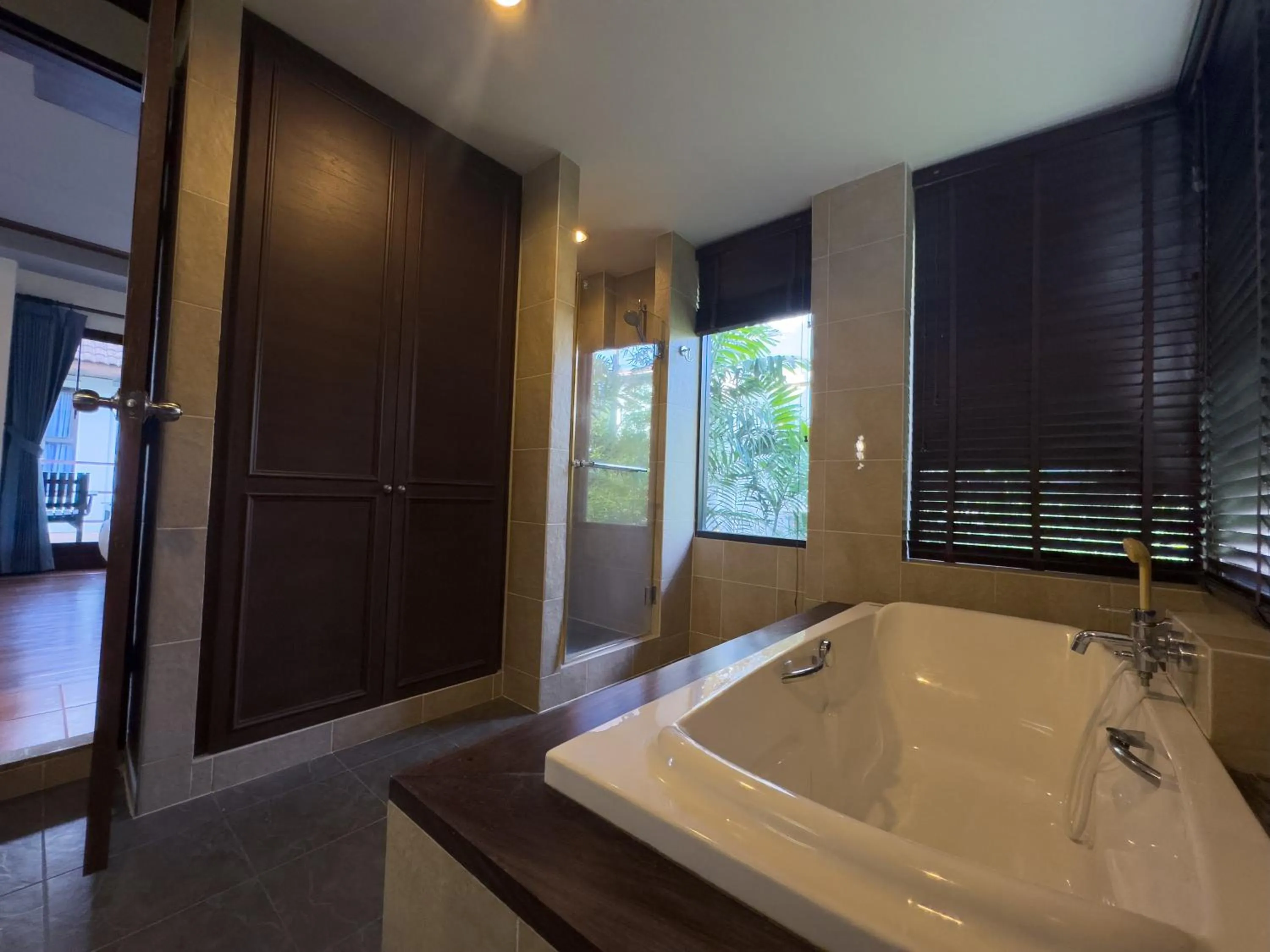 Bath in Chang Buri Resort & Koh Chang Hillside