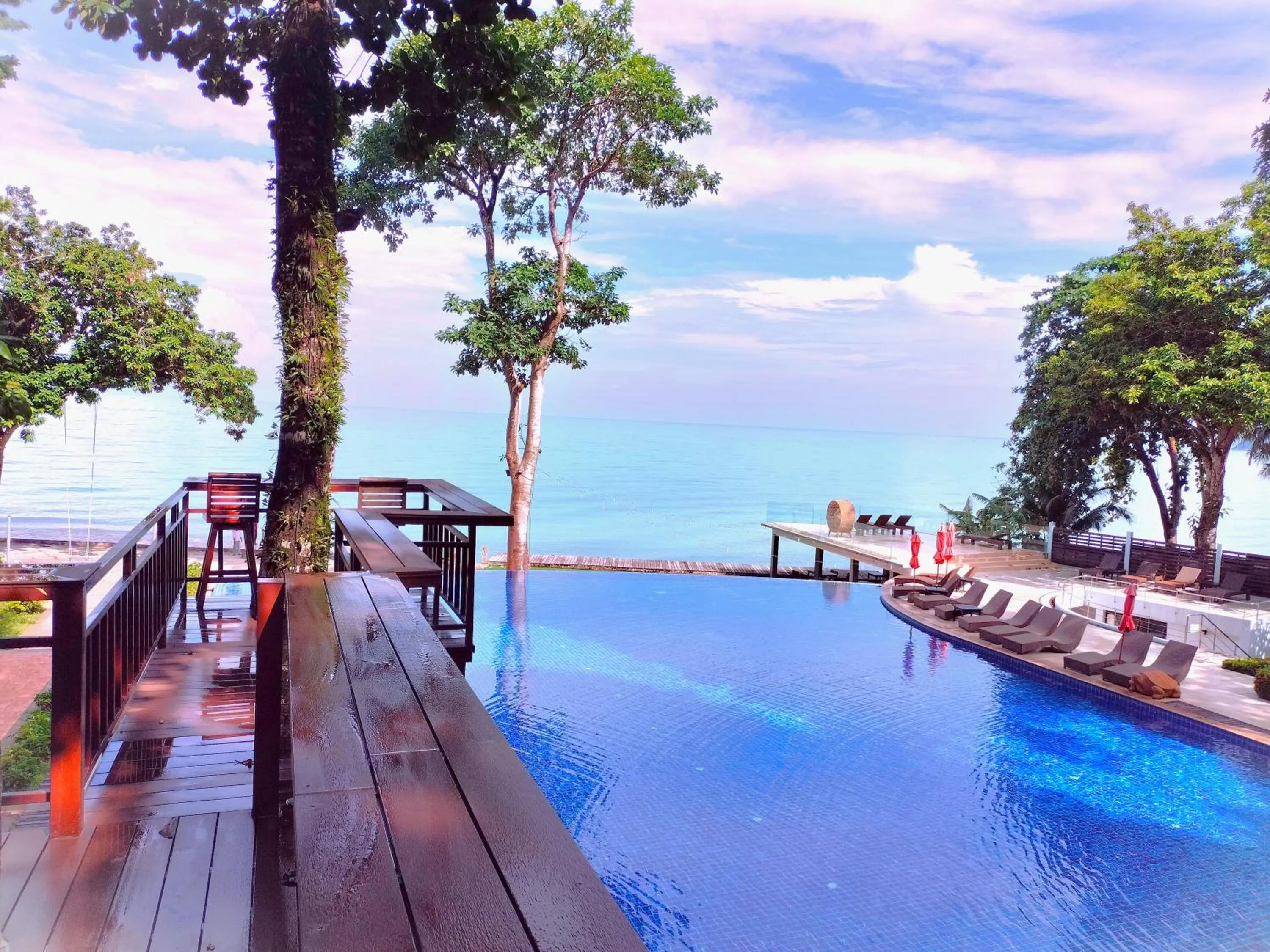 Swimming pool in Chang Buri Resort & Koh Chang Hillside