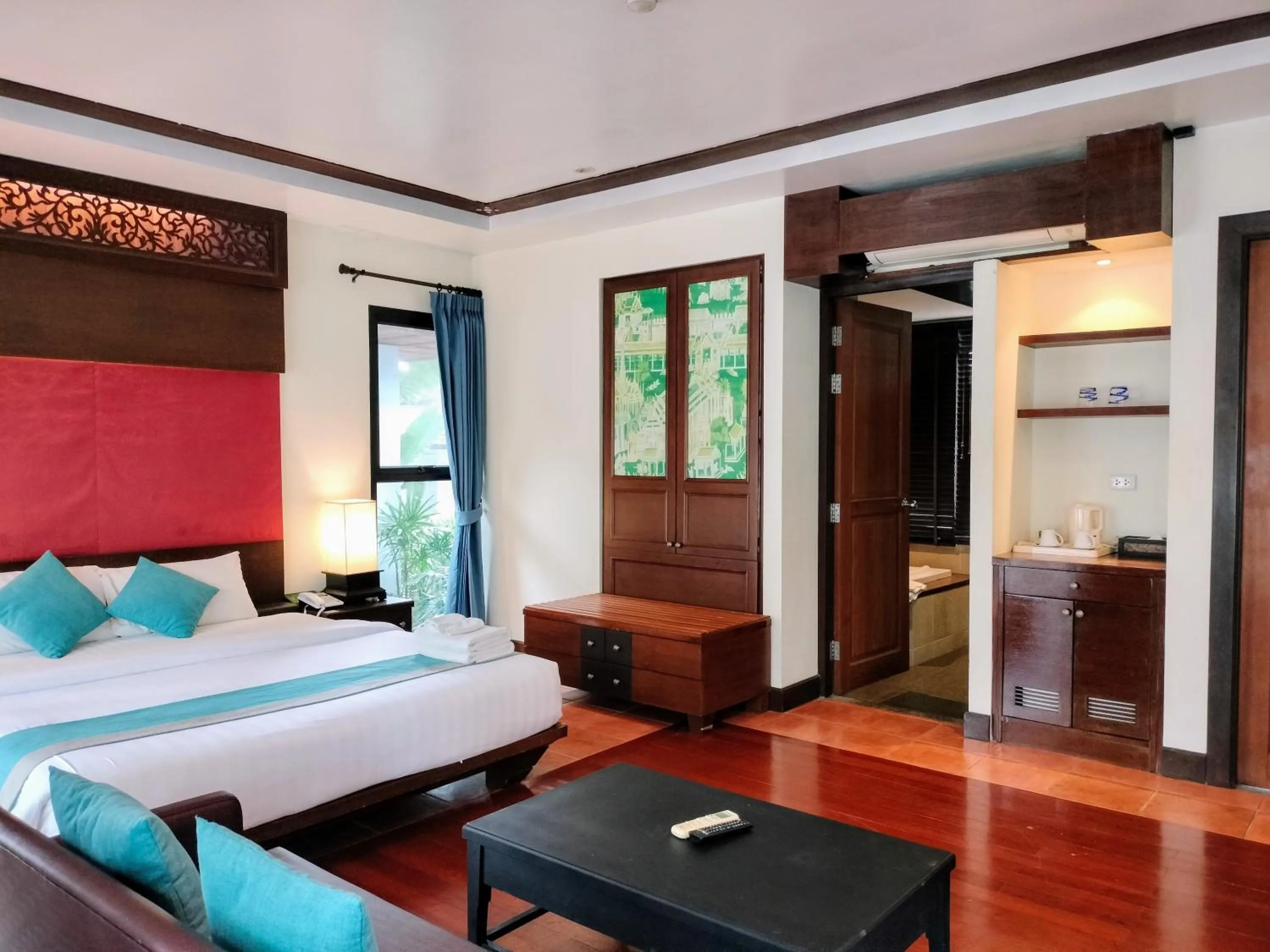 Photo of the whole room, Bed in Chang Buri Resort & Koh Chang Hillside