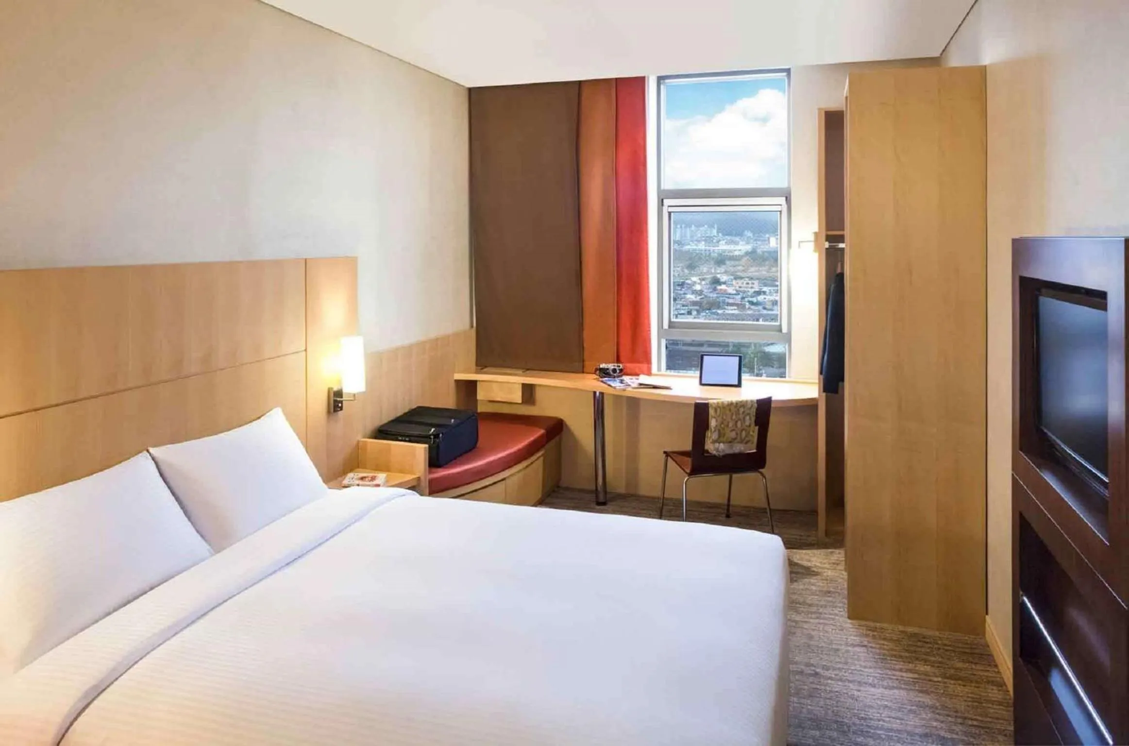 Photo of the whole room in Ibis Ambassador Busan City Centre