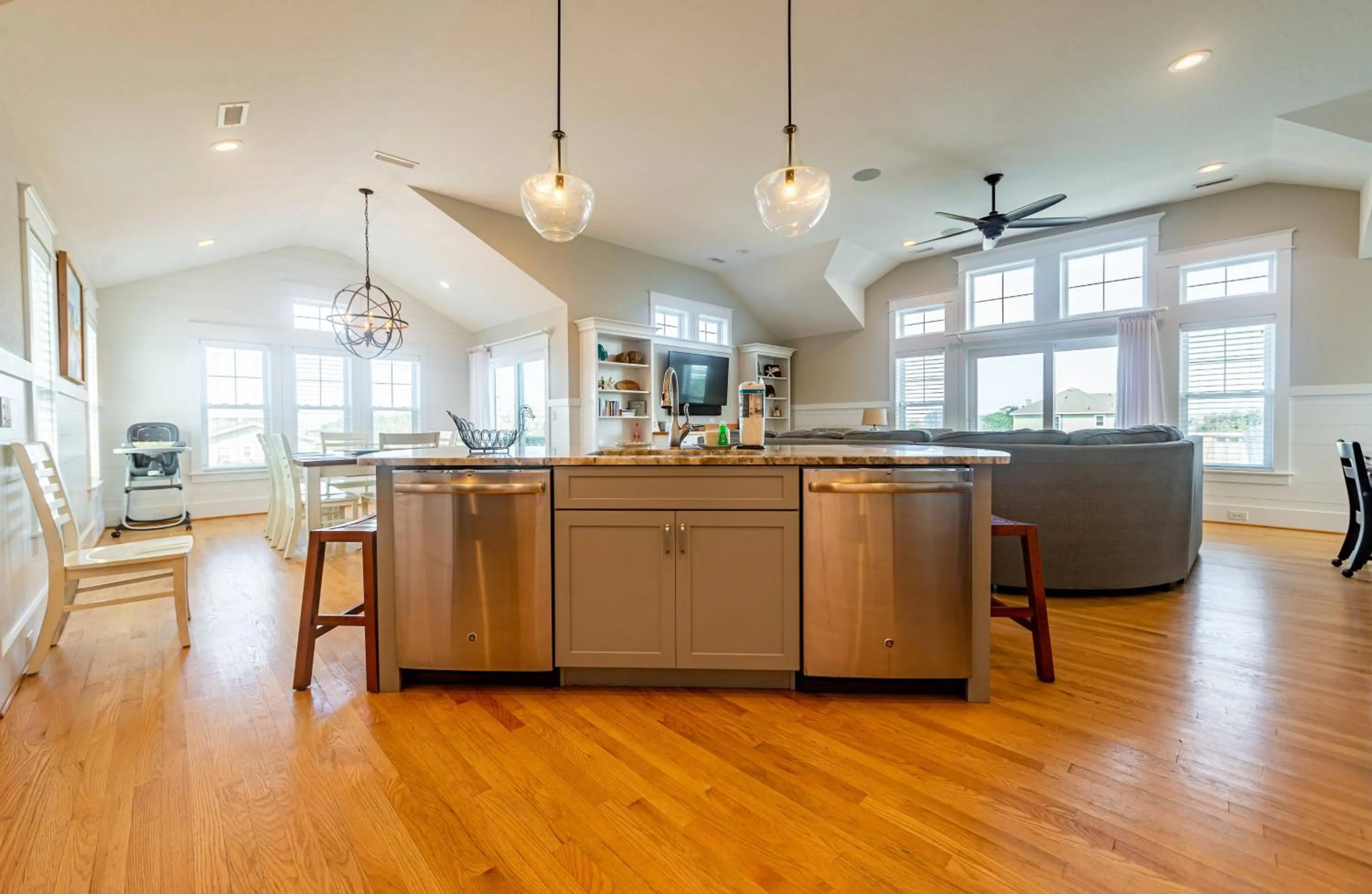 Sea Fever - Duck, Saltaire, 130 Yds to Beach, Ocean View, Pool, Hot Tub, Tiki Bar, Flex Stays