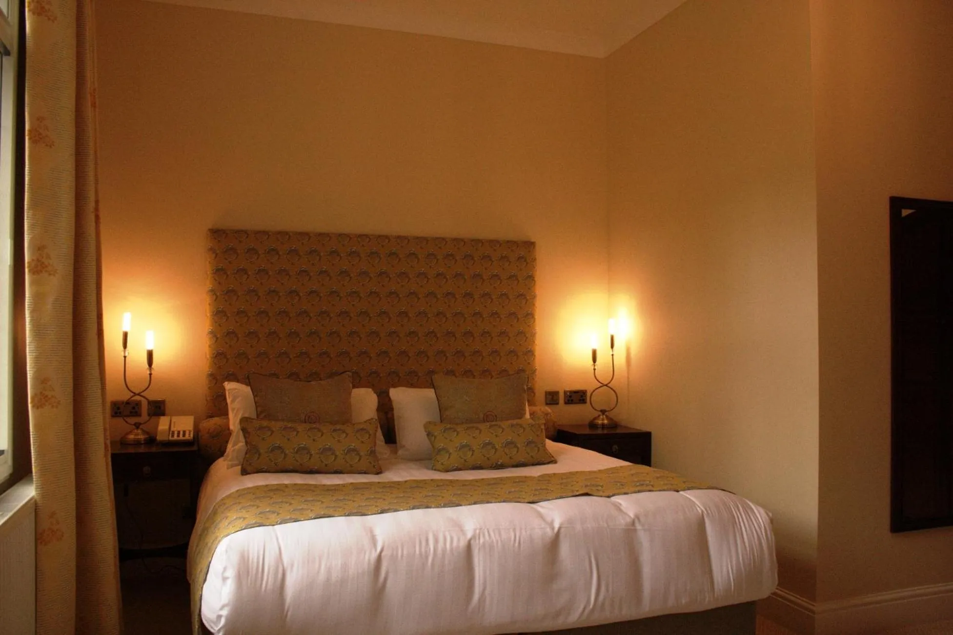 Bed in Best Western Plough and Harrow Hotel