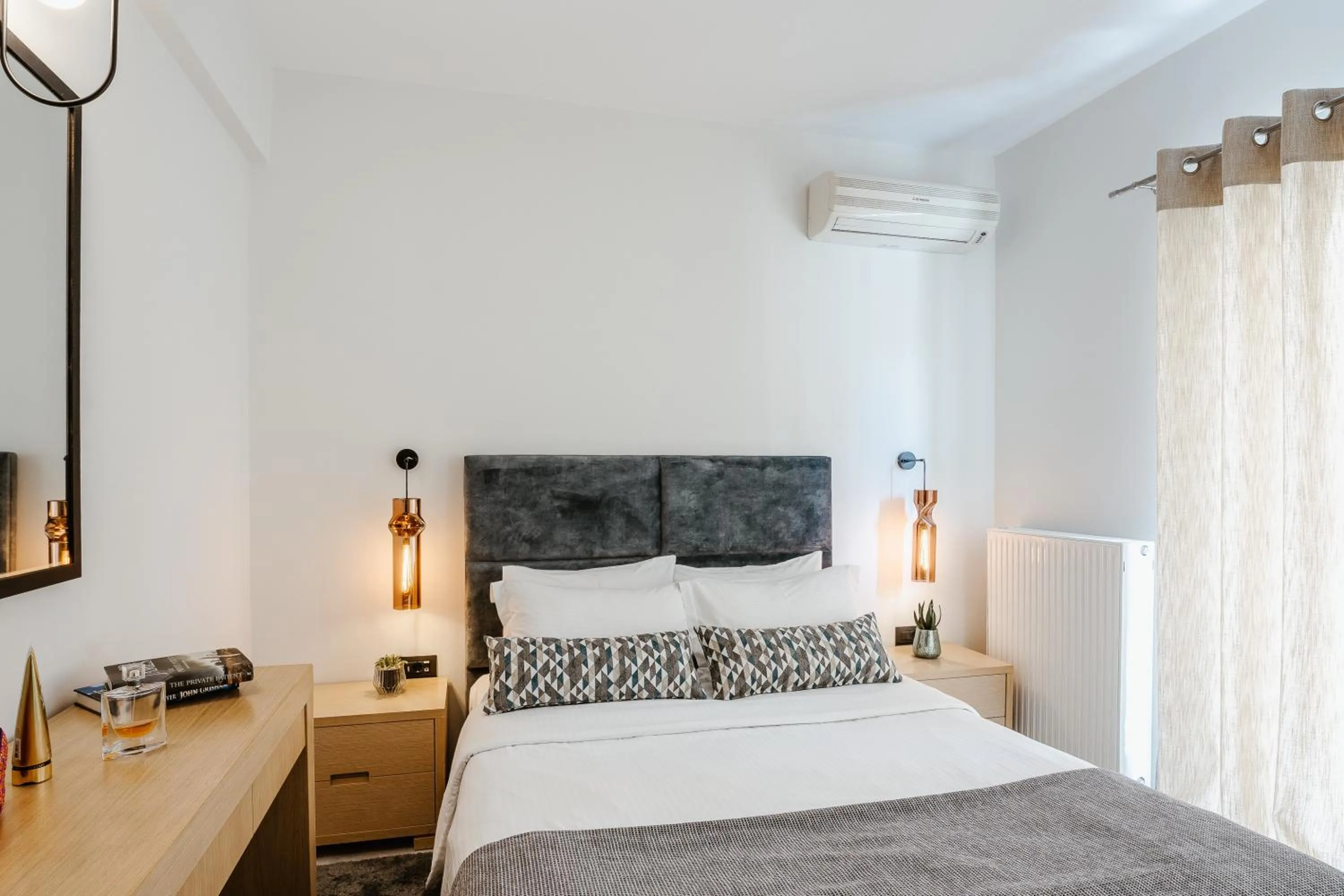 Photo of the whole room, Bed in Andrew's Luxury Residence