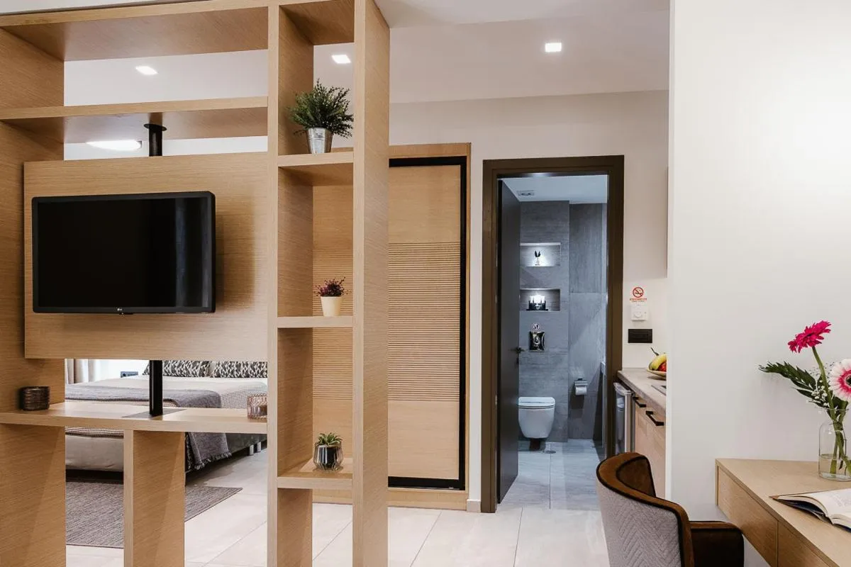 Photo of the whole room, Bed in Andrew's Luxury Residence