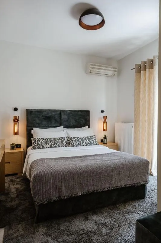 Bedroom, Bed in Andrew's Luxury Residence