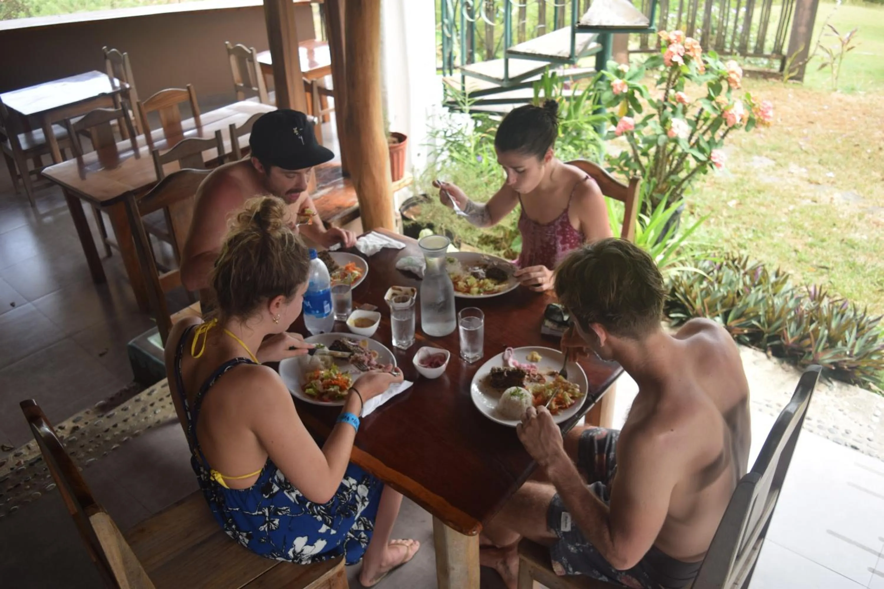 Restaurant/places to eat in Hotel Kambutaleko