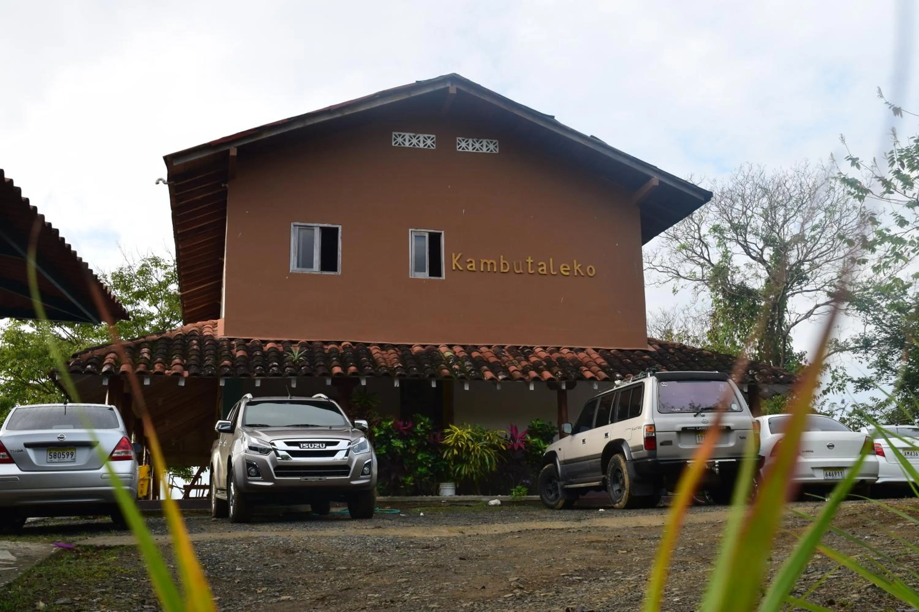Facade/entrance in Hotel Kambutaleko
