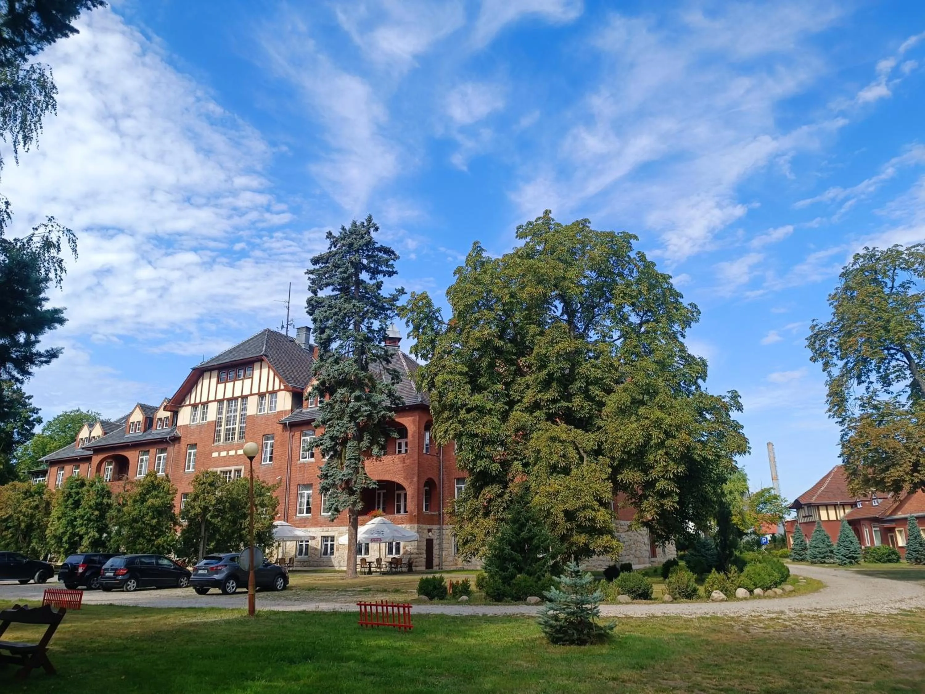 Property building in Hotel Willa Park
