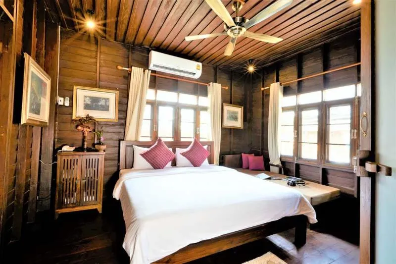 Photo of the whole room, Bed in Lilu Pai