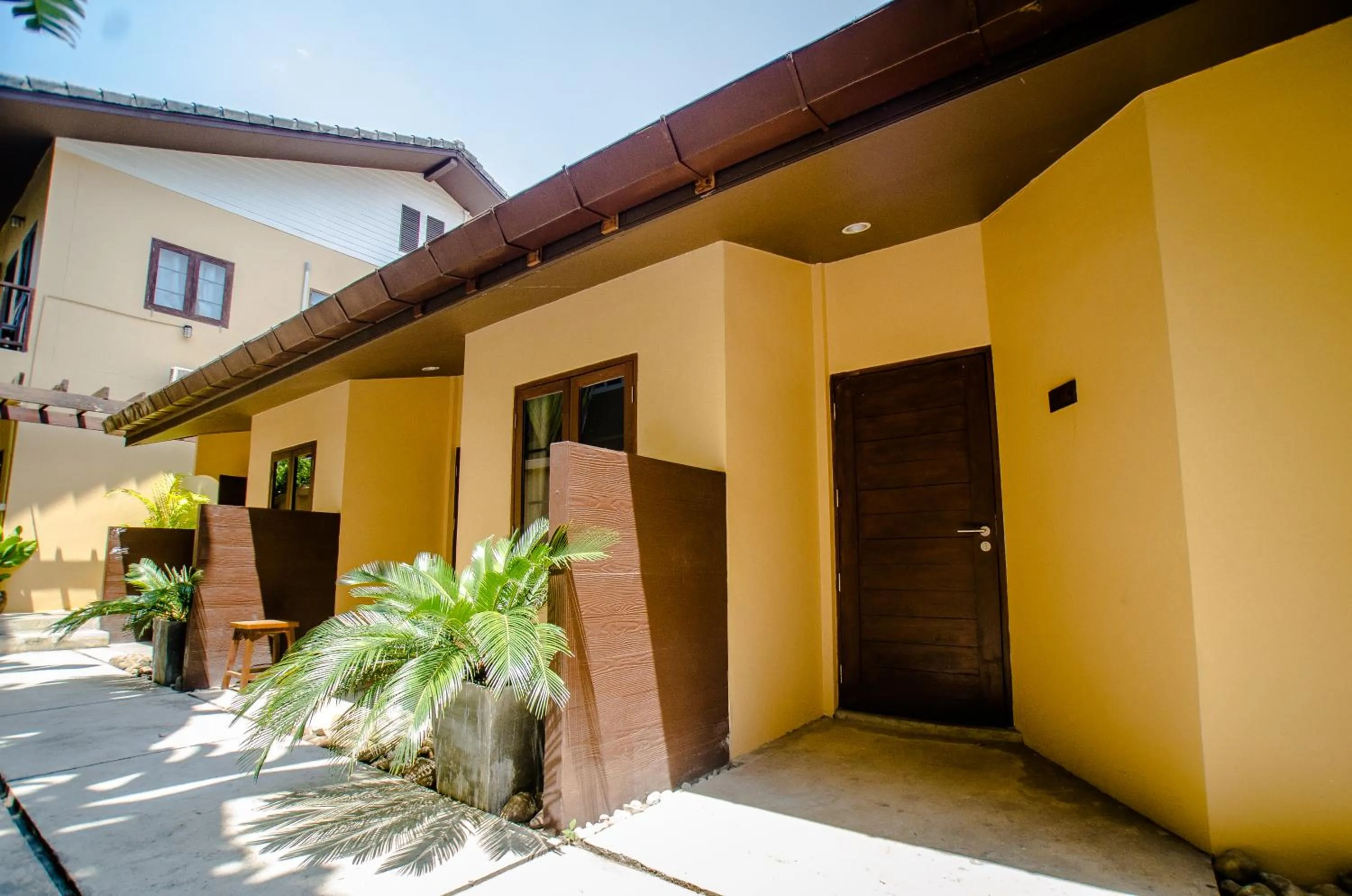 Facade/entrance in Lilu Pai