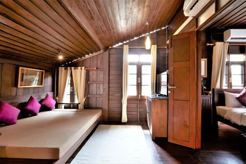 Living room, Bed in Lilu Pai