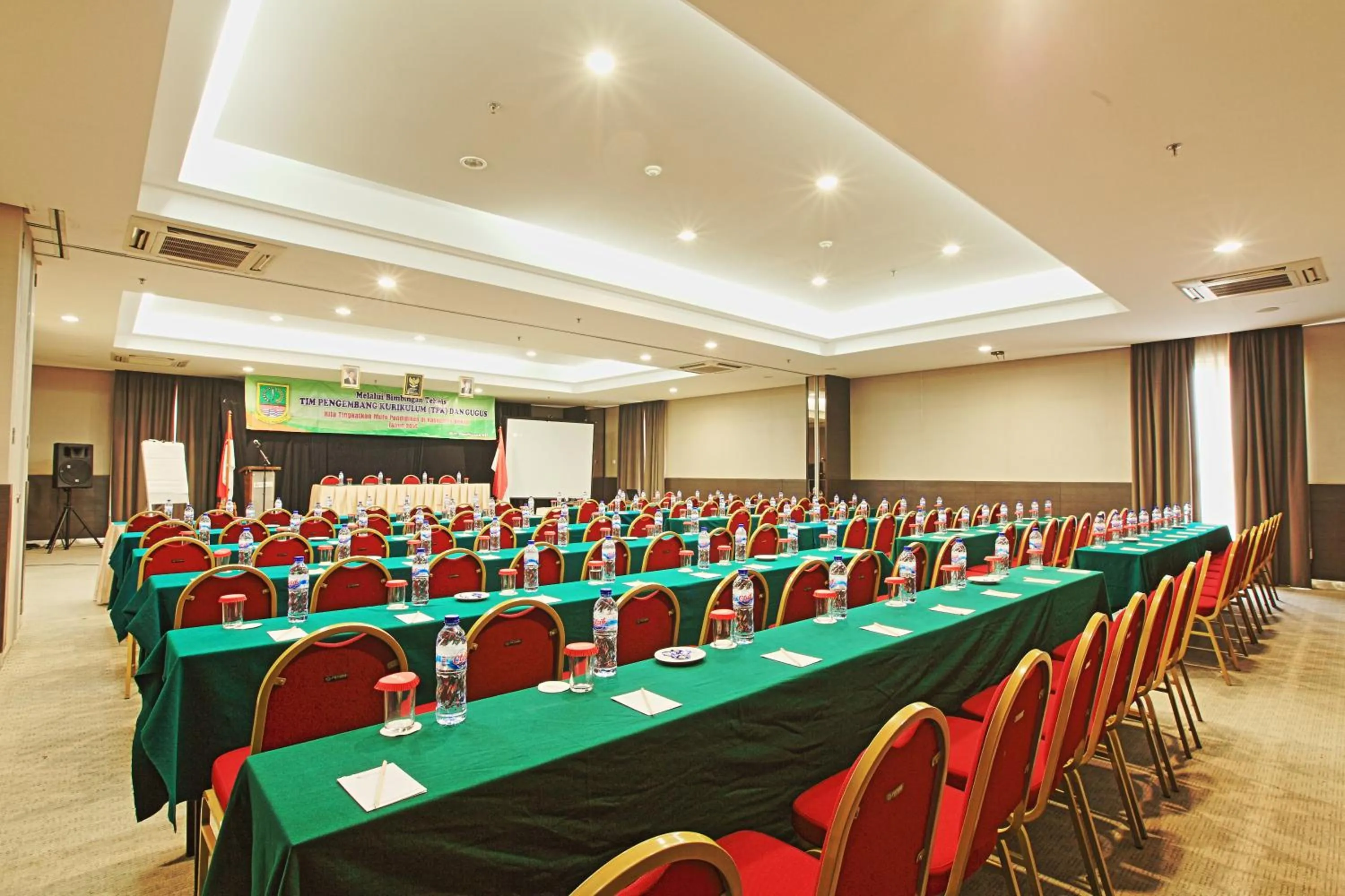 Area and facilities in Metland Hotel Bekasi