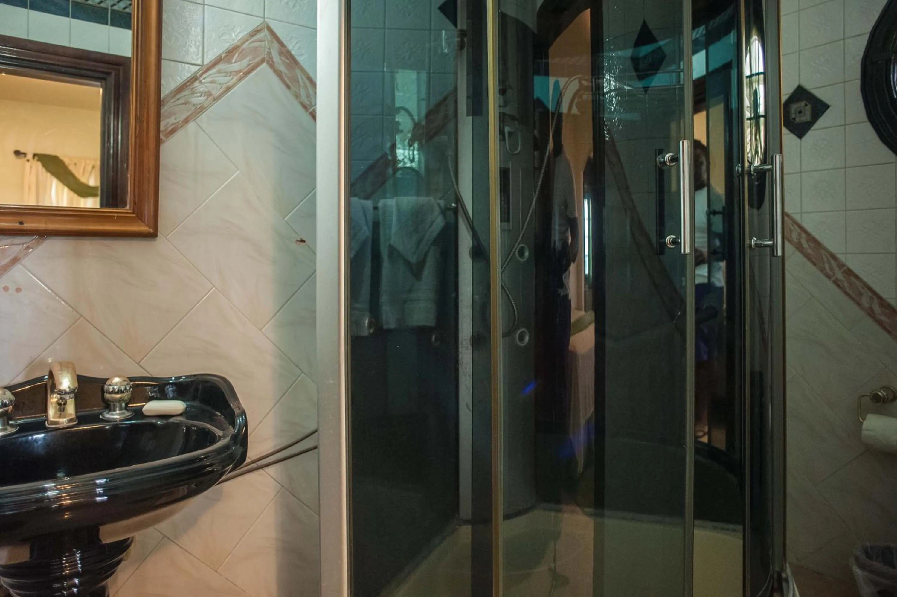 Shower in Clarridge View Guesthouse