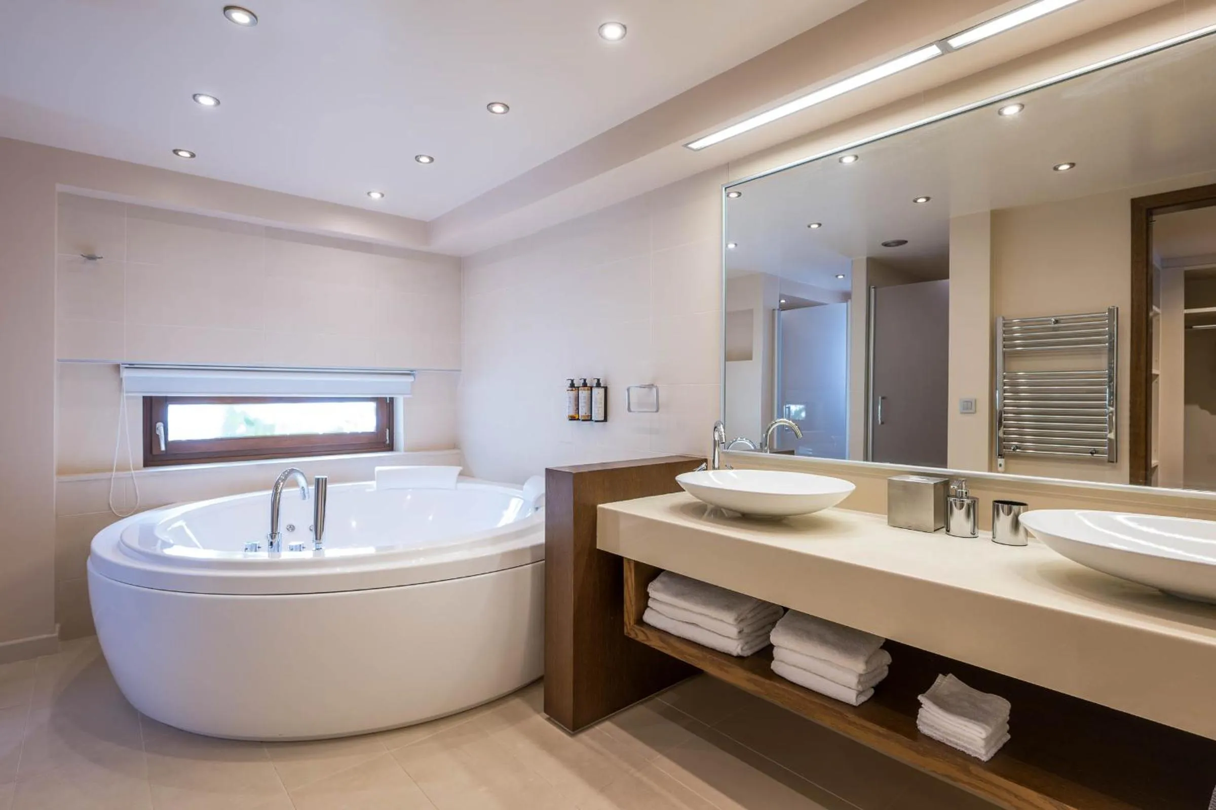 Bathroom in Creta Maris Resort