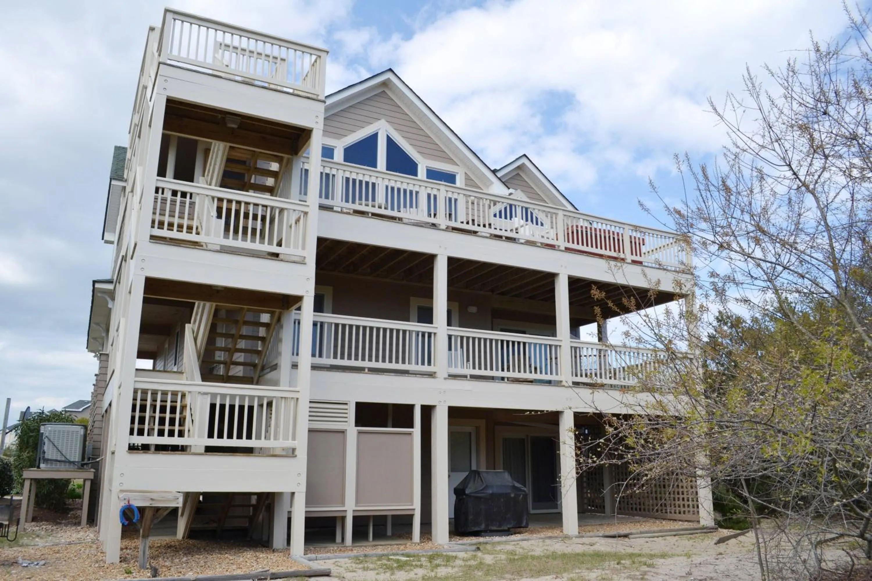 Crow's Nest - Corolla, Crown Point, 150 Yds to Beach, Hot Tub, Community Pool, Pets OK