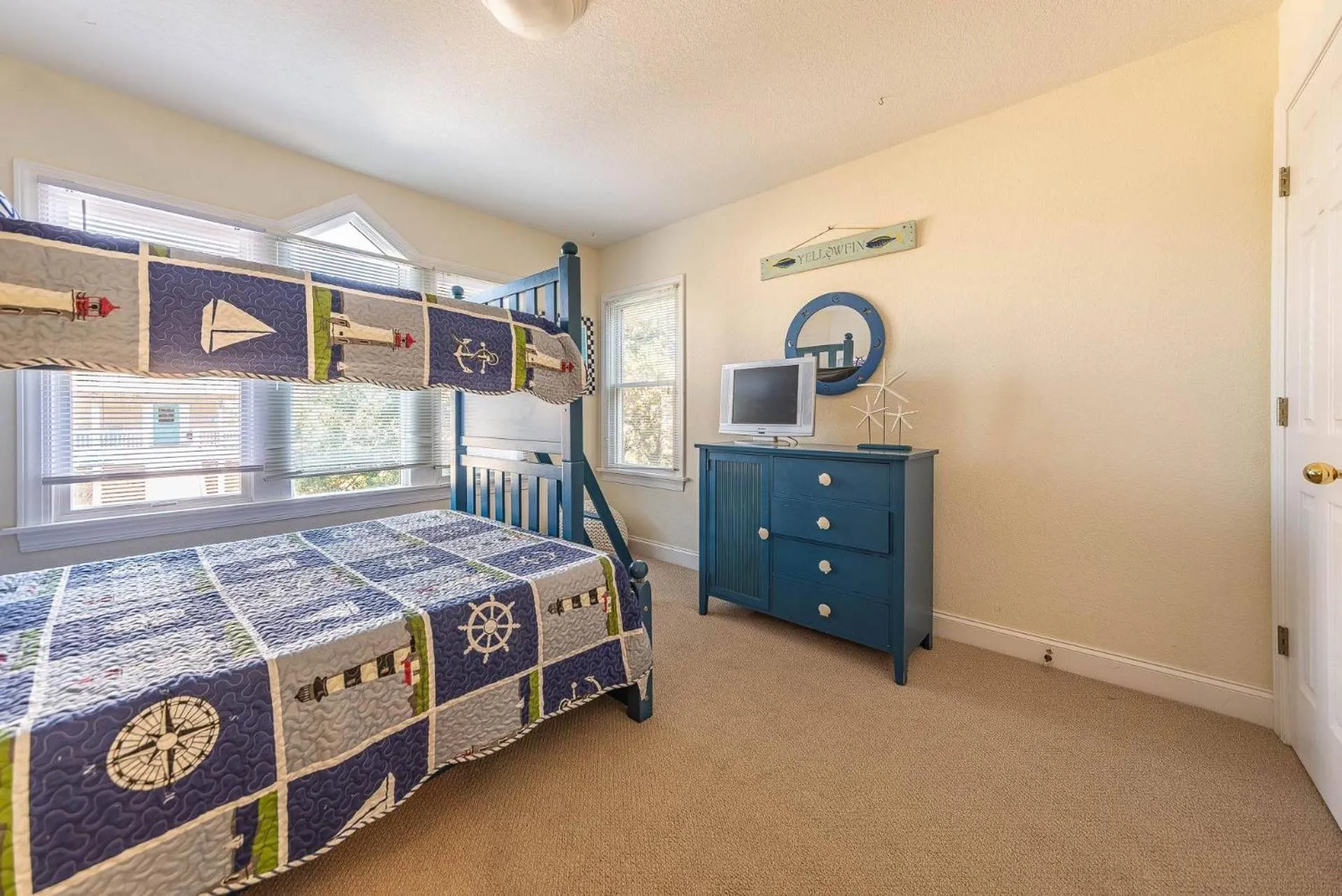 Bed in Crow's Nest - Corolla, Crown Point, 150 Yds to Beach, Hot Tub, Community Pool, Pets OK