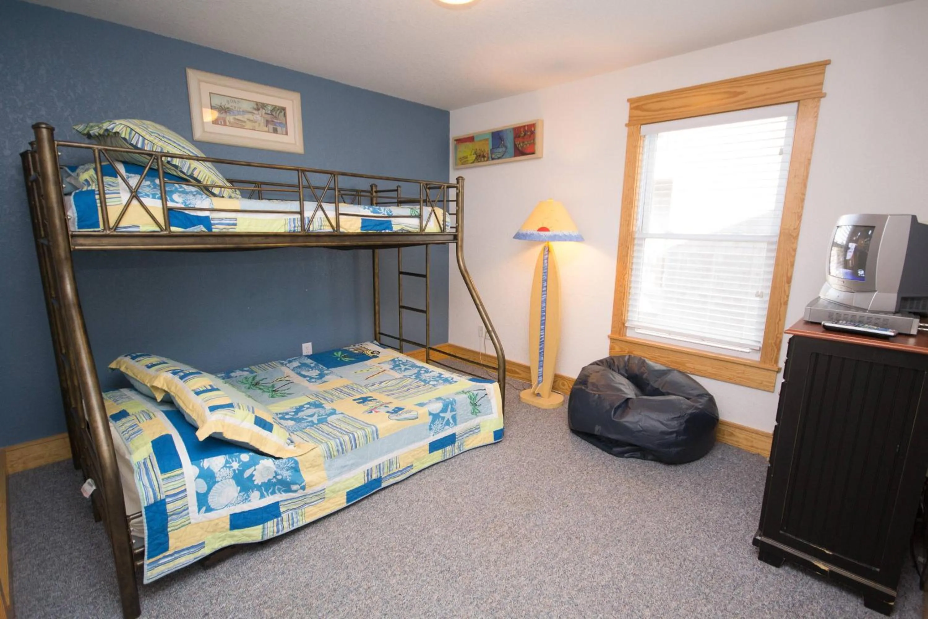Bed in Island Time - NH MP 11, 50 Ft to Beach, Elevator, Pool, Free Pool Heat, Hot Tub, Pets OK, YR Flex