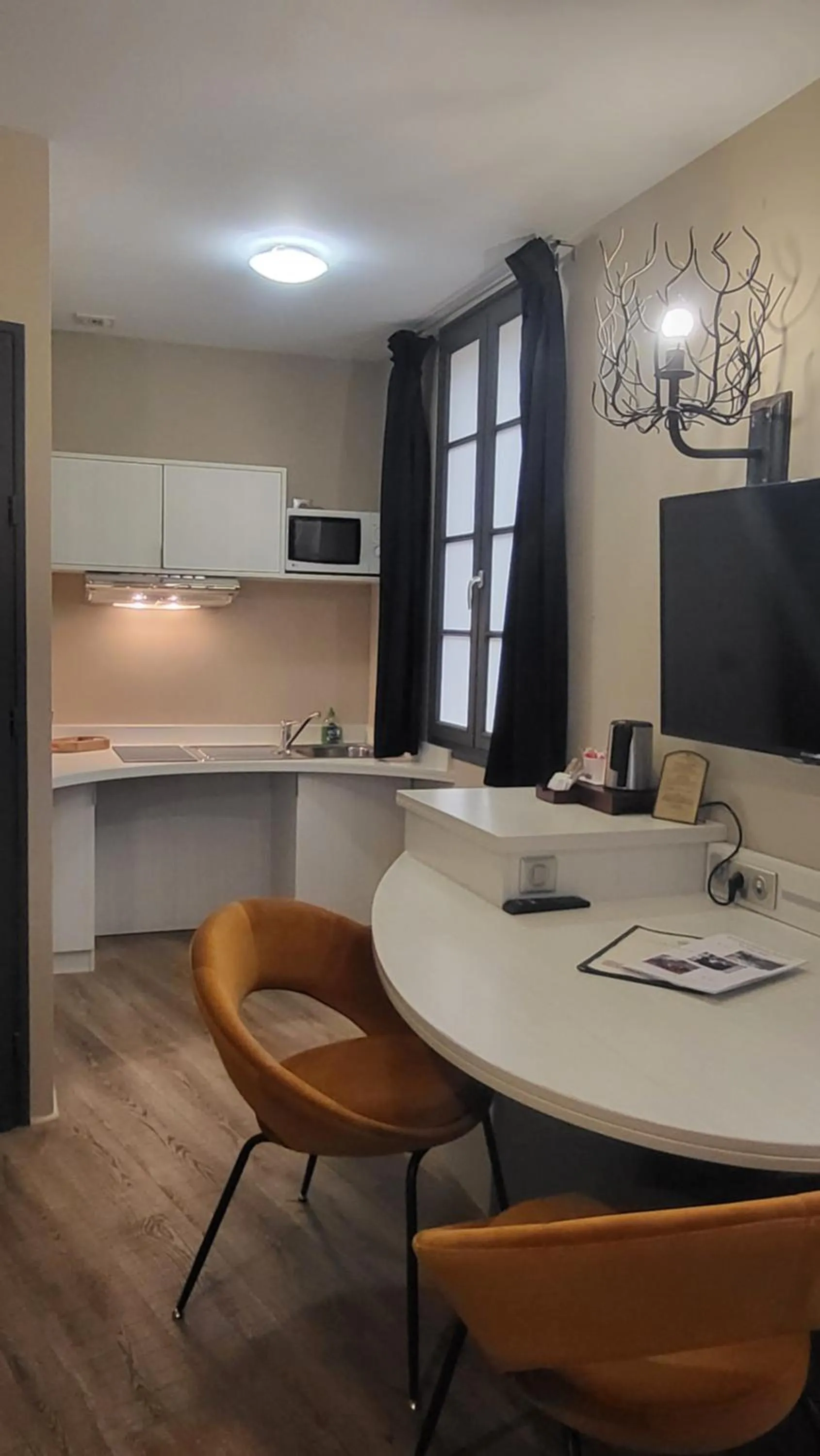 Kitchen or kitchenette in Hôtel Spa La Truite Dorée