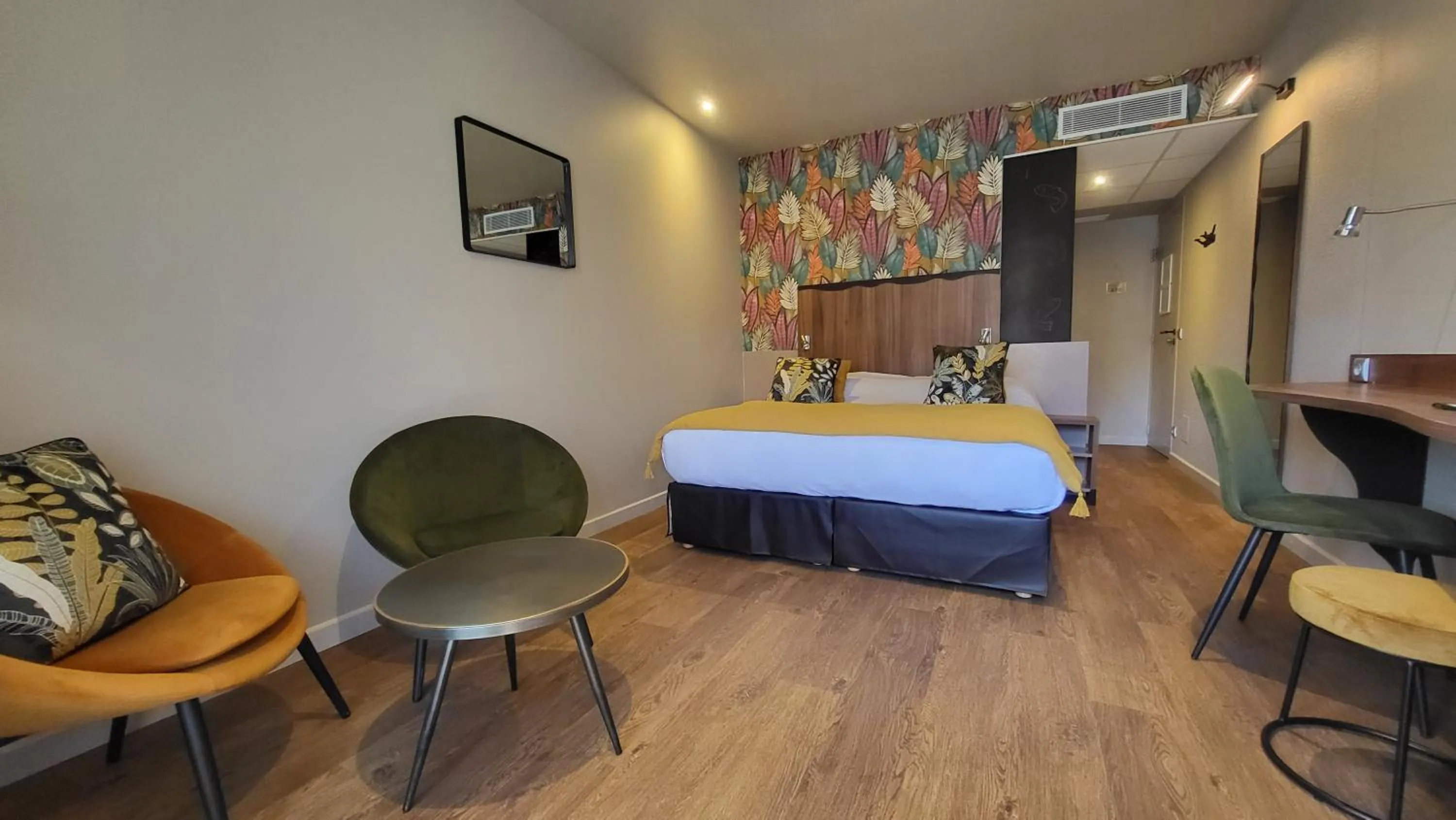 Photo of the whole room, Bed in Hôtel Spa La Truite Dorée