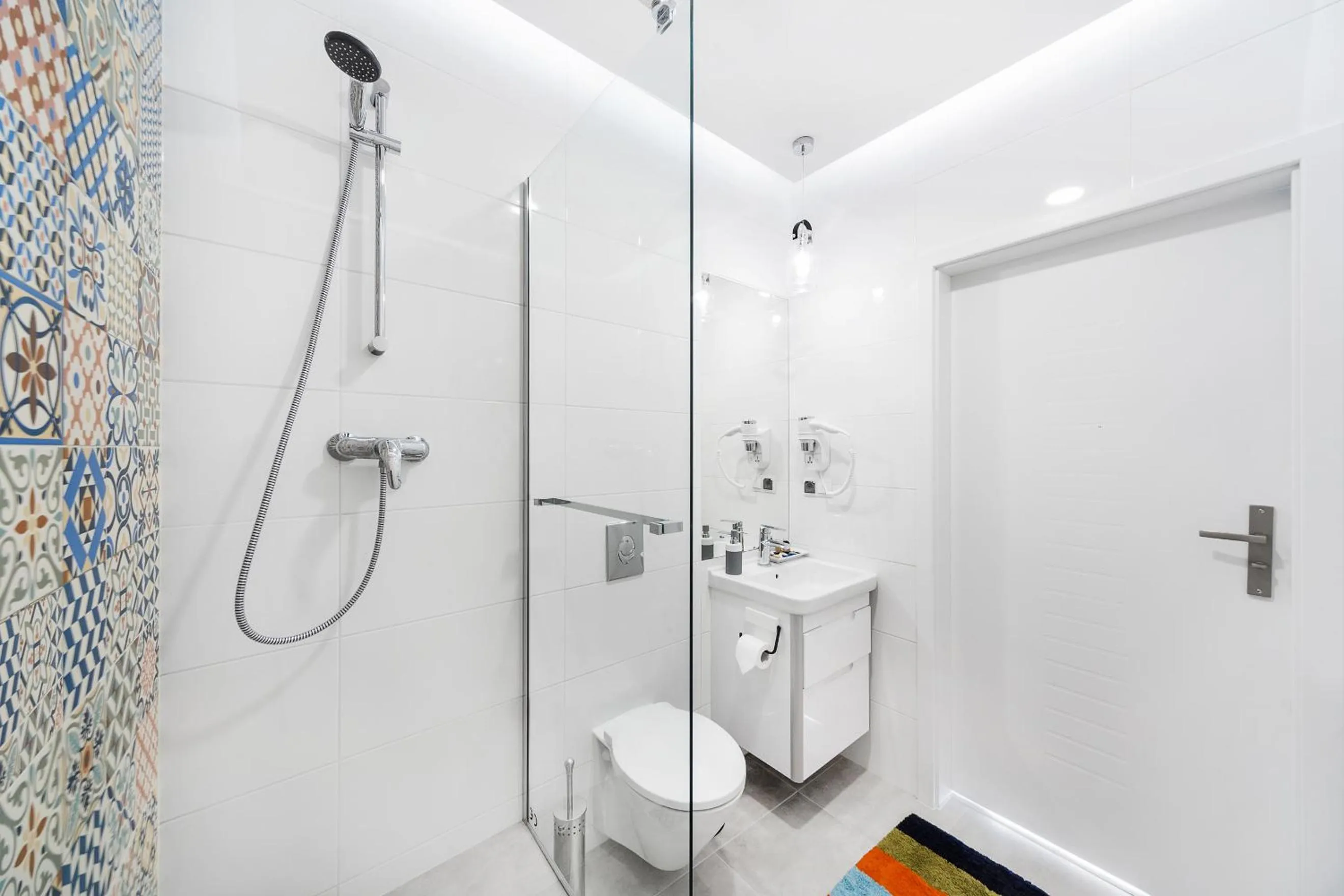 Shower in Six Suites, Old Town