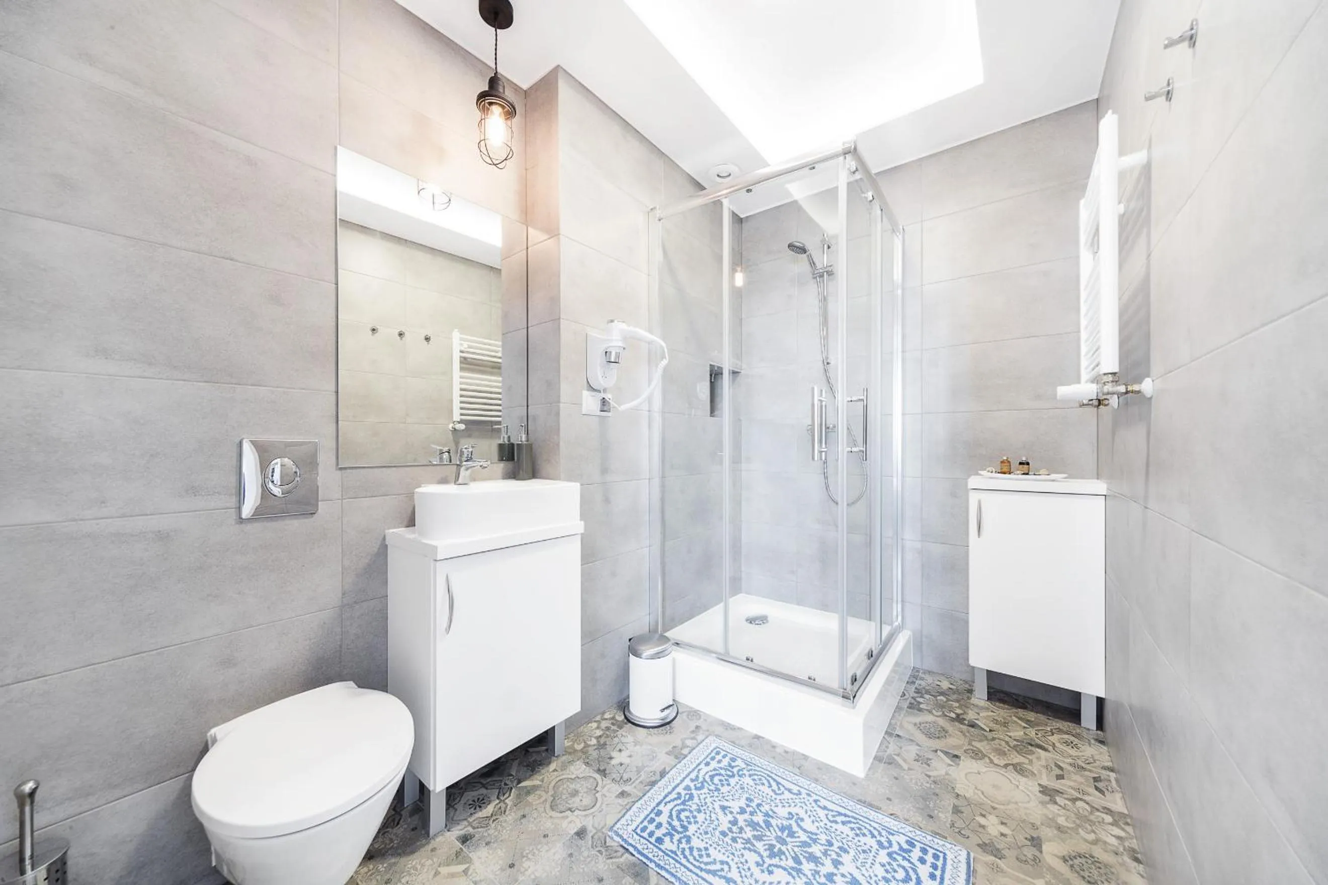 Shower in Six Suites, Old Town