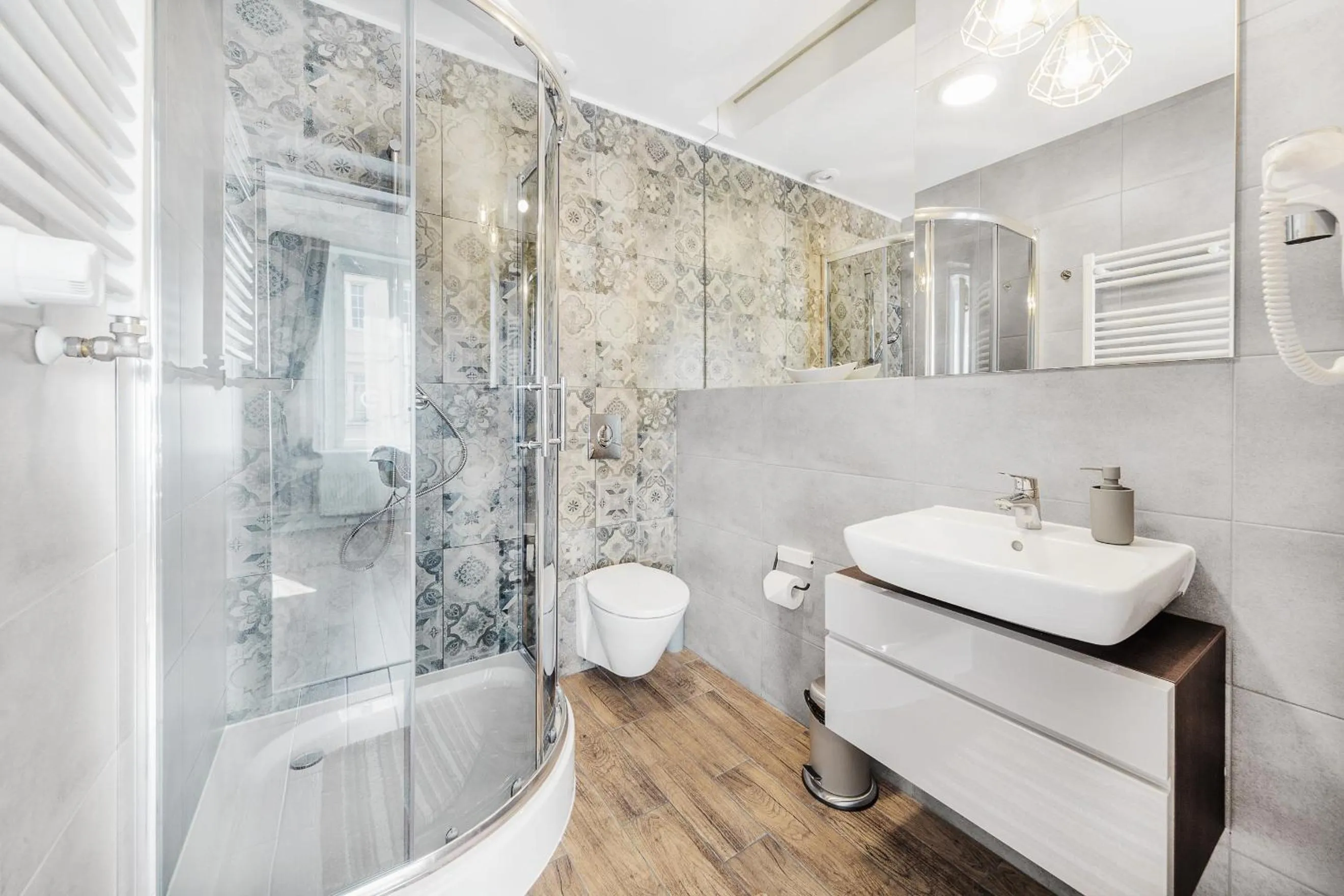 Shower in Six Suites, Old Town