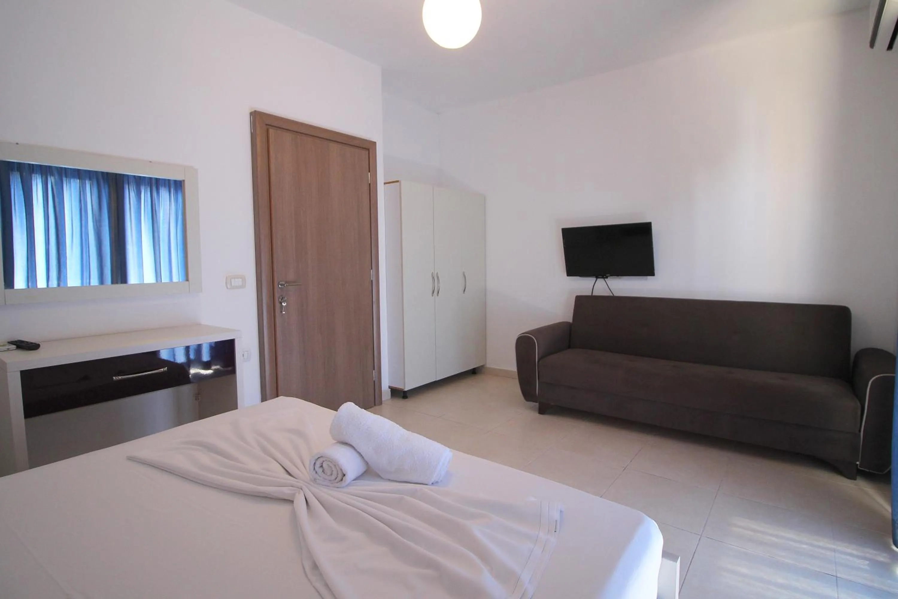 Bedroom, Bed in Hotel Argjiro