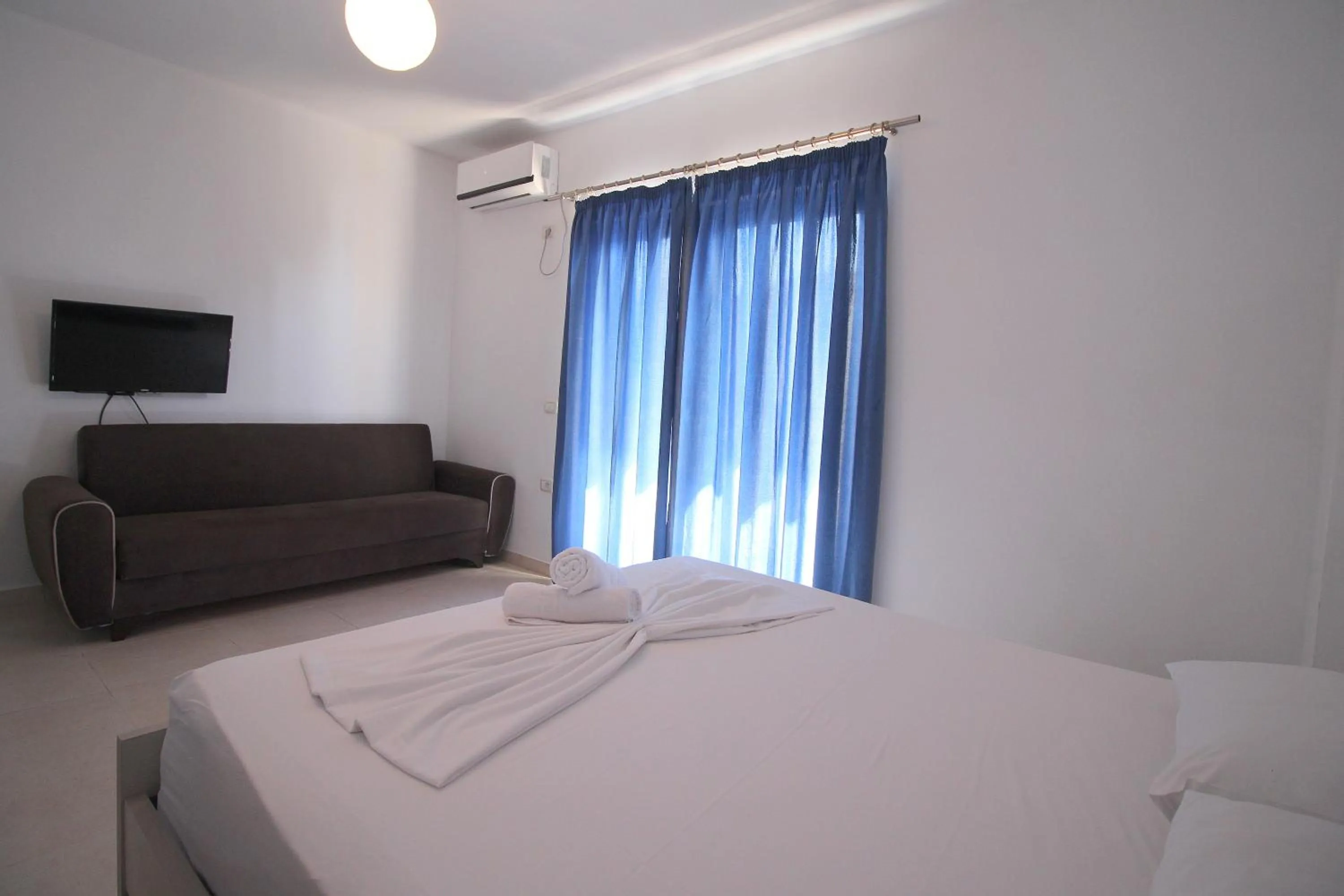 Living room, Bed in Hotel Argjiro