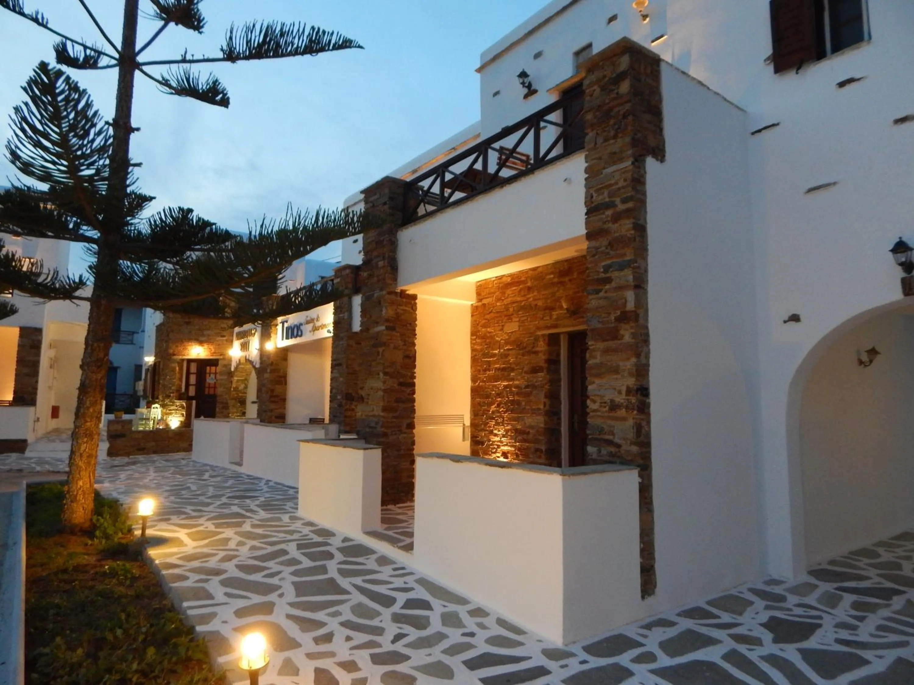 Tinos Suites & Apartments