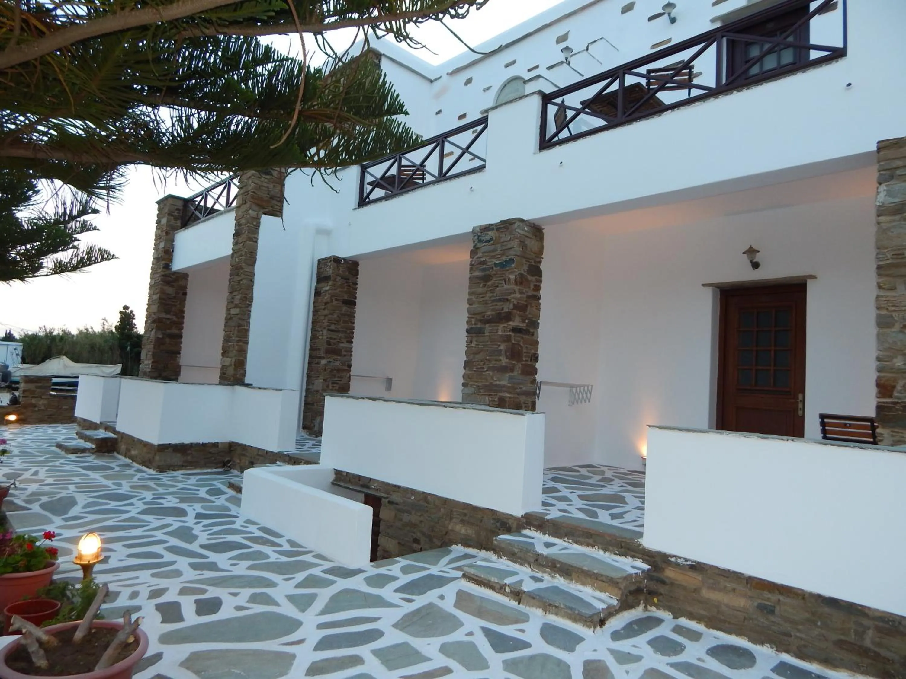 Tinos Suites & Apartments