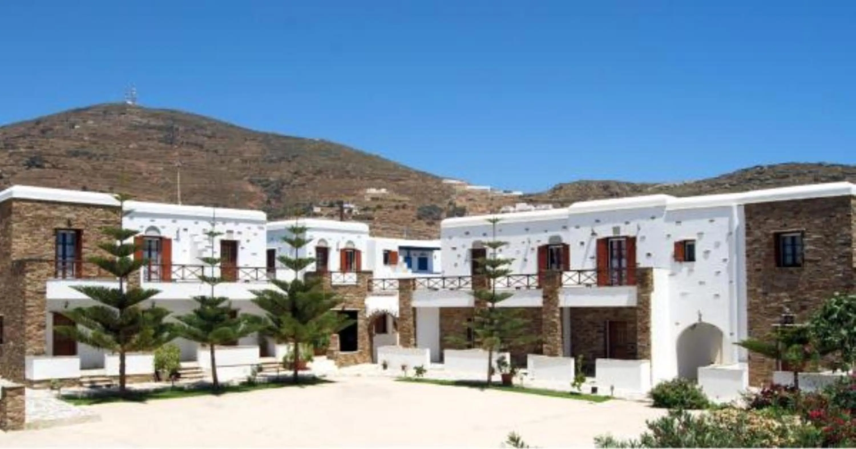Tinos Suites & Apartments