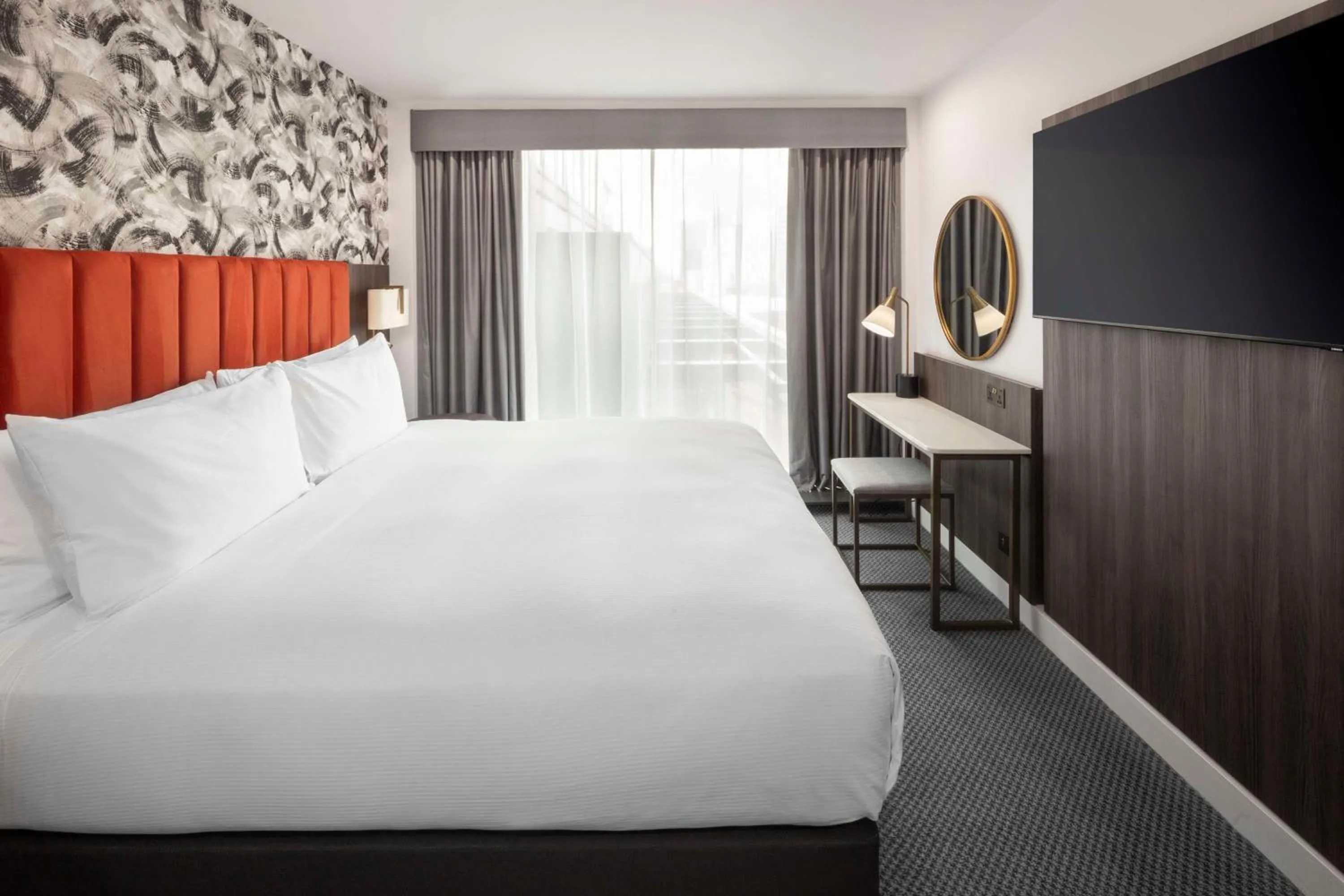 Bedroom, Bed in DoubleTree by Hilton Manchester Piccadilly