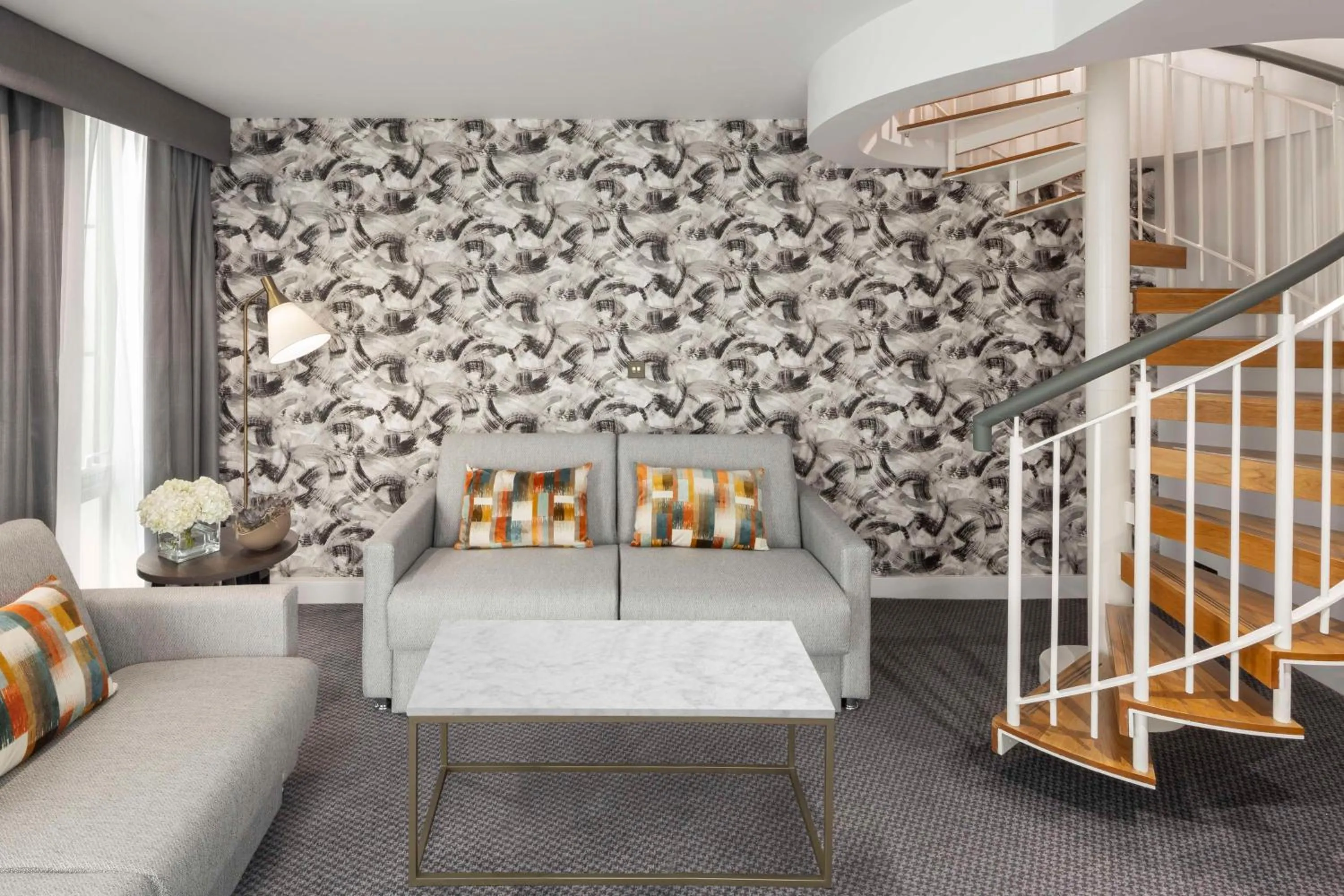 Living room in DoubleTree by Hilton Manchester Piccadilly