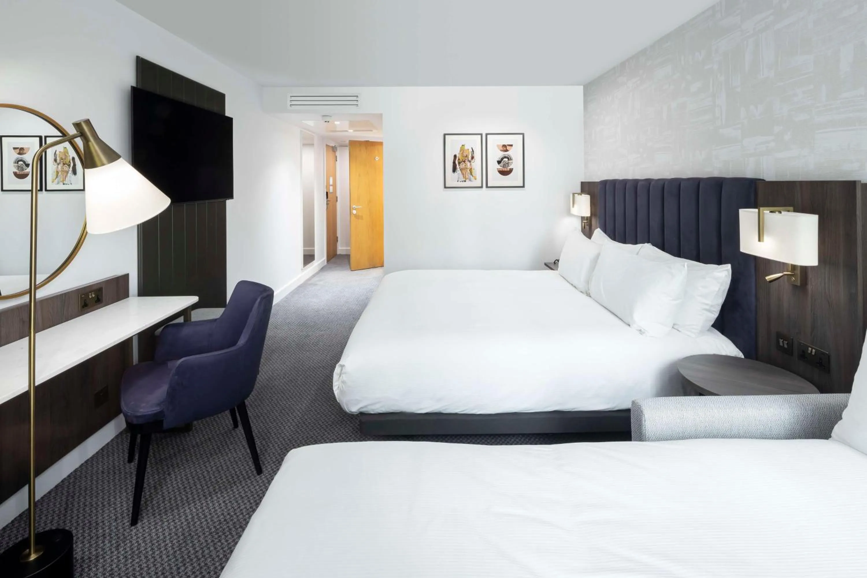 TV and multimedia, Bed in DoubleTree by Hilton Manchester Piccadilly