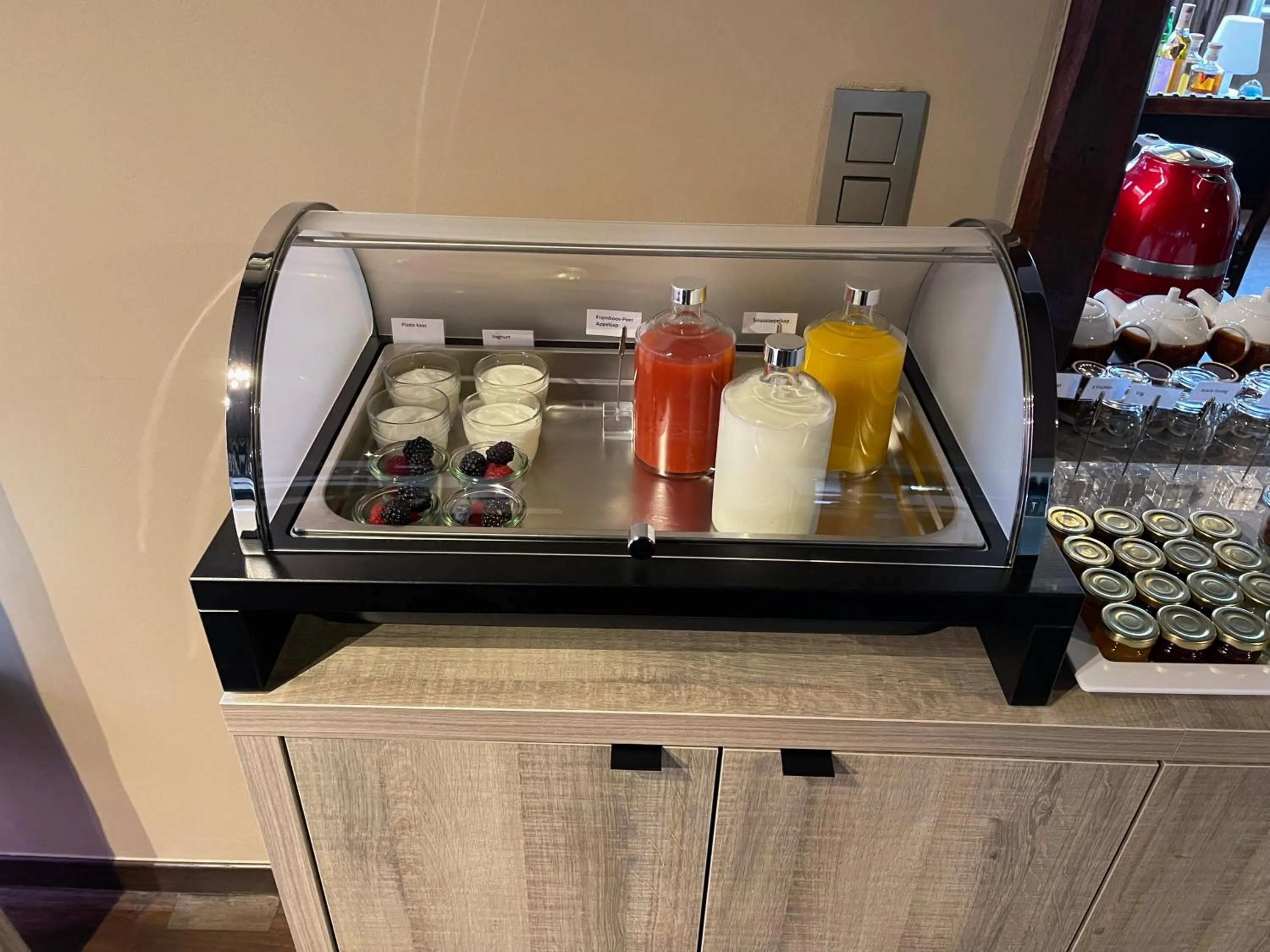 Buffet breakfast in Villa Hotel