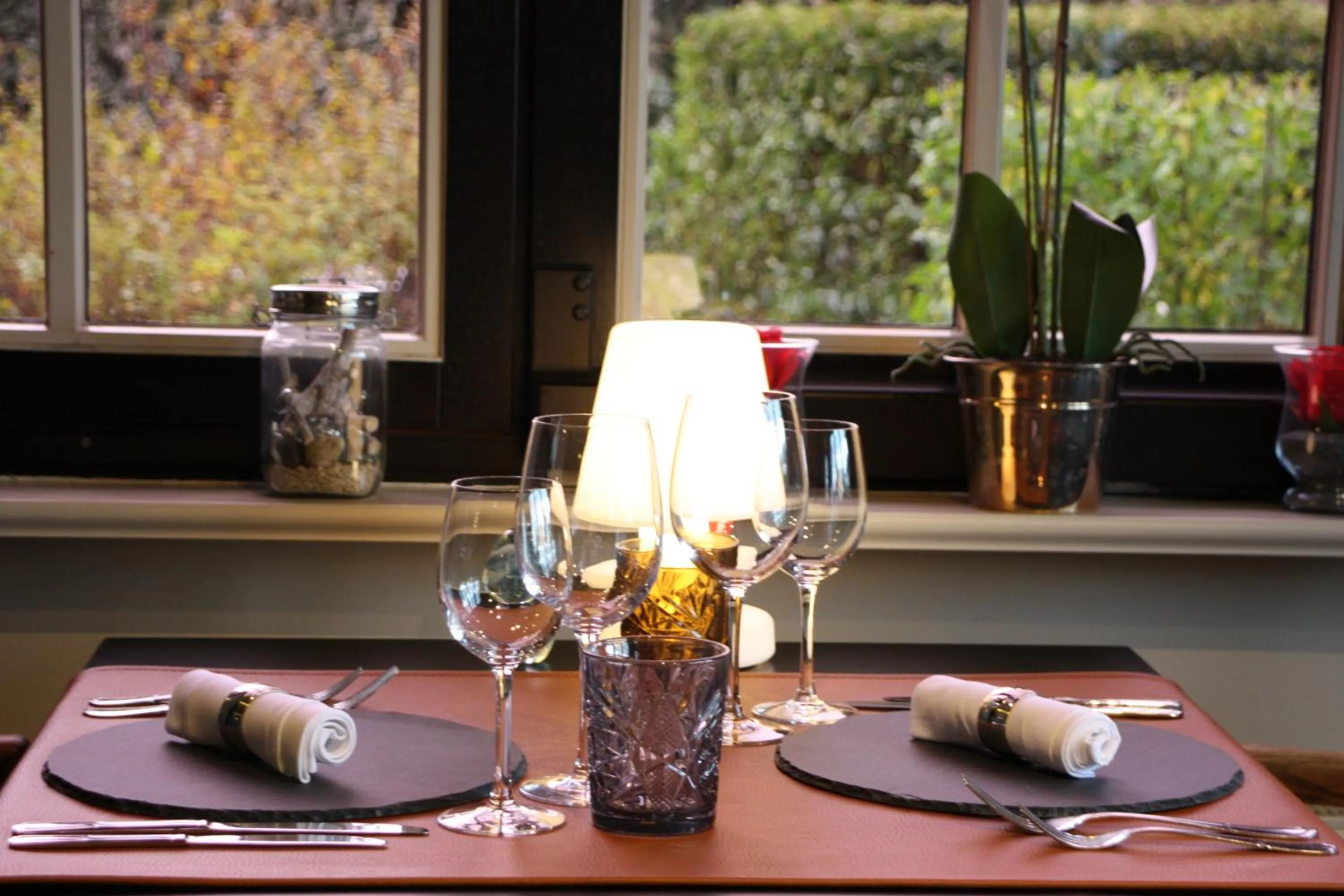 Restaurant/places to eat in Villa Hotel