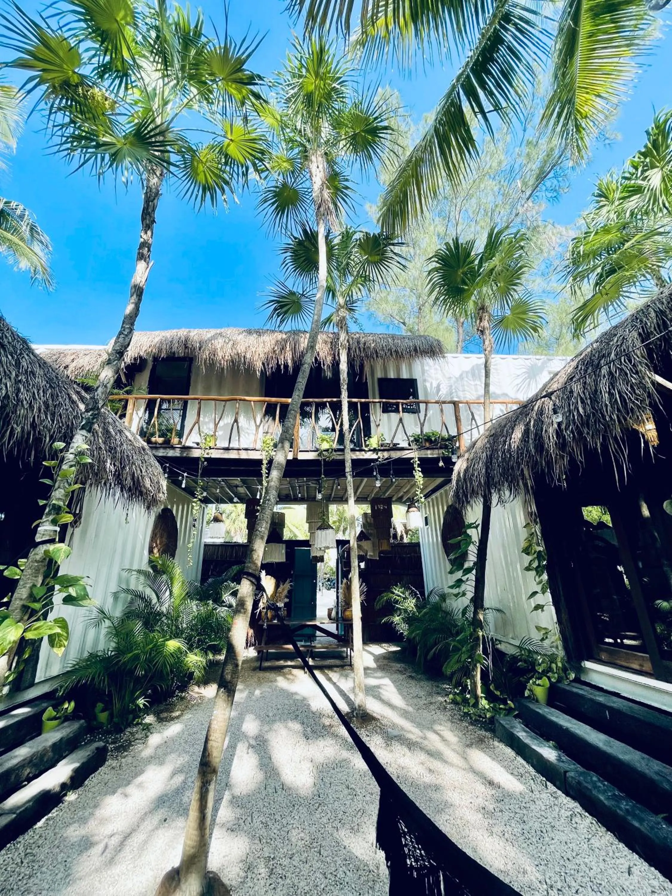 Property building in Pal Mar Glamtainer Tulum