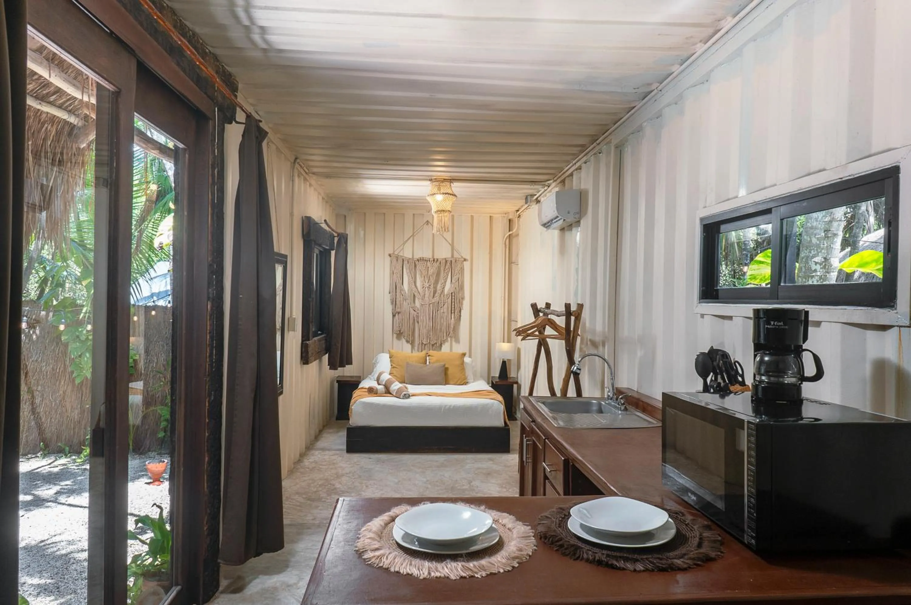 Bed in Pal Mar Glamtainer Tulum