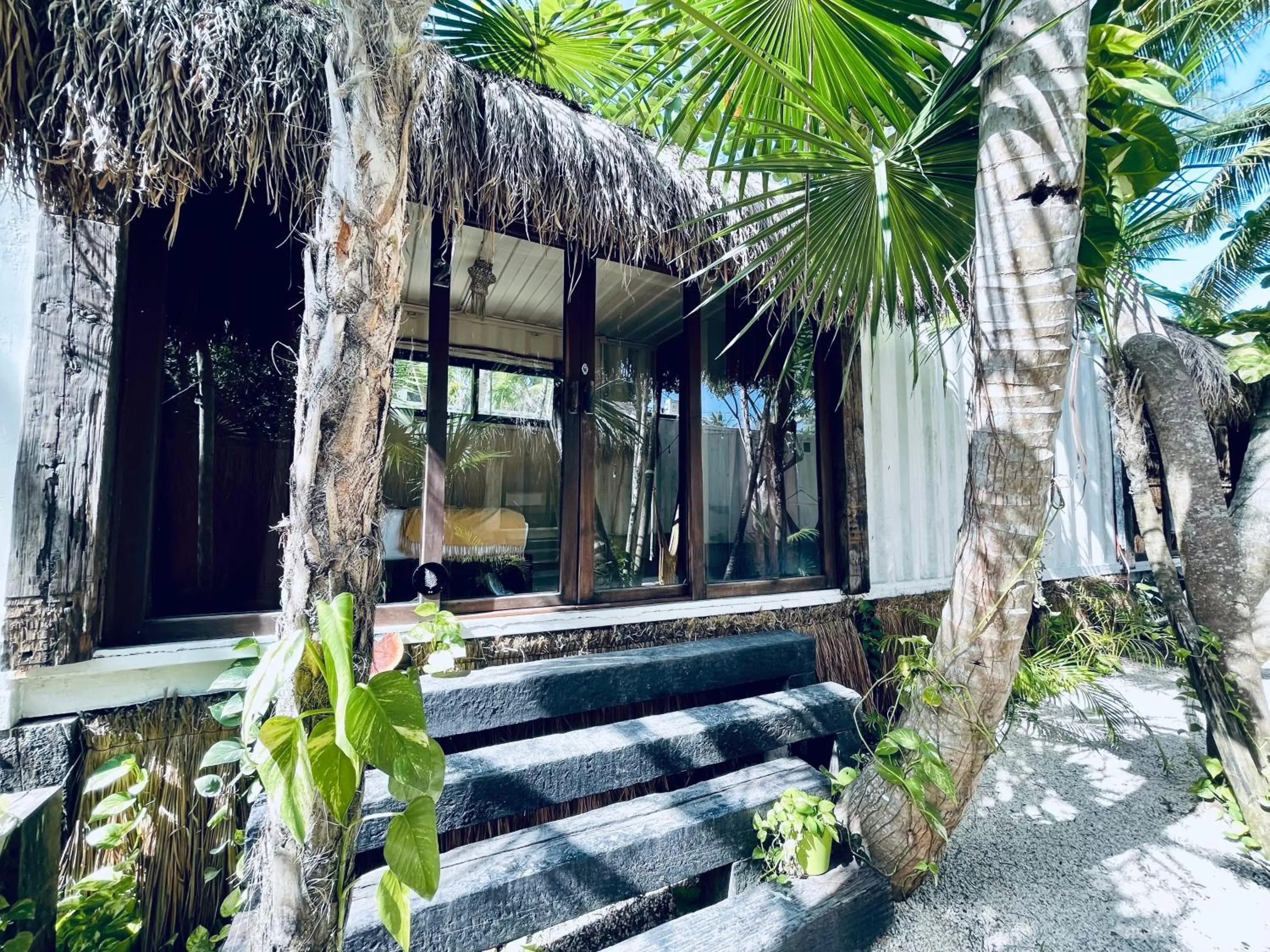 Facade/entrance in Pal Mar Glamtainer Tulum