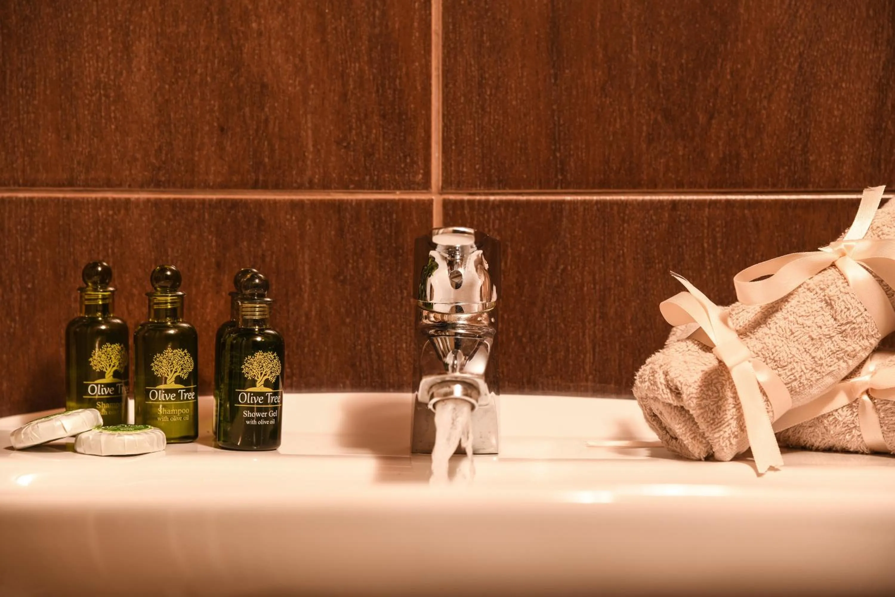 Bathroom, Bed in Αρχοντικό Ταρσούνα